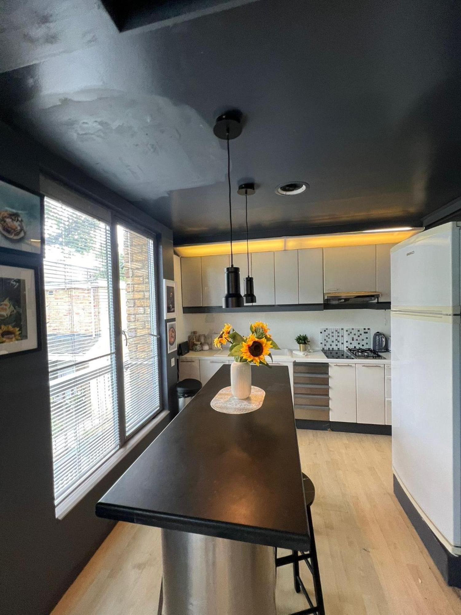 One Bed House In Camden Town * Londen