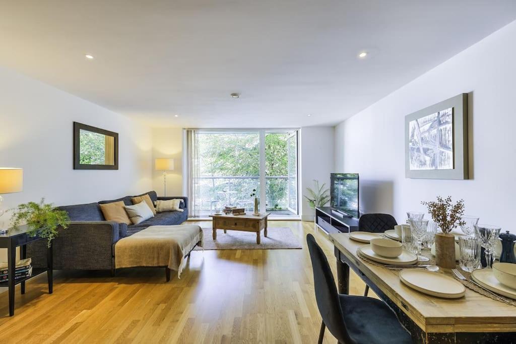 Luxurious 2-bedroom Apartment *