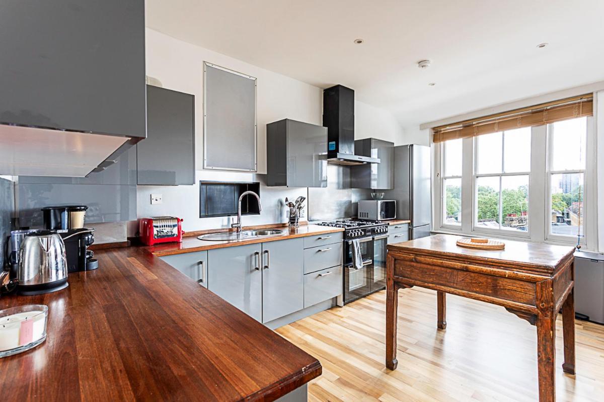 Contemporary Open Plan Penthouse Apartment *