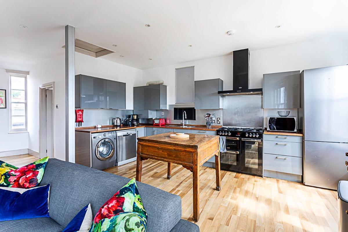 Contemporary Open Plan Penthouse Apartment London