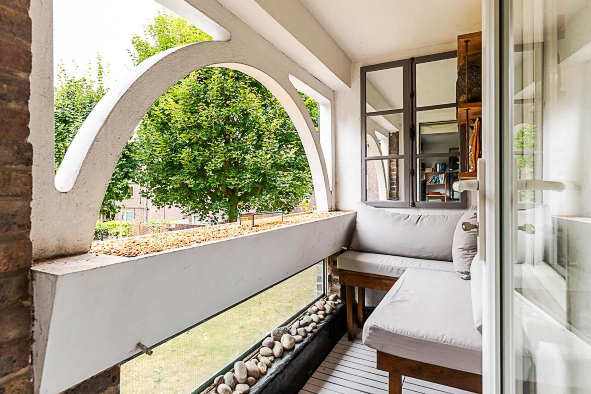 Bright Stepney Nest * London