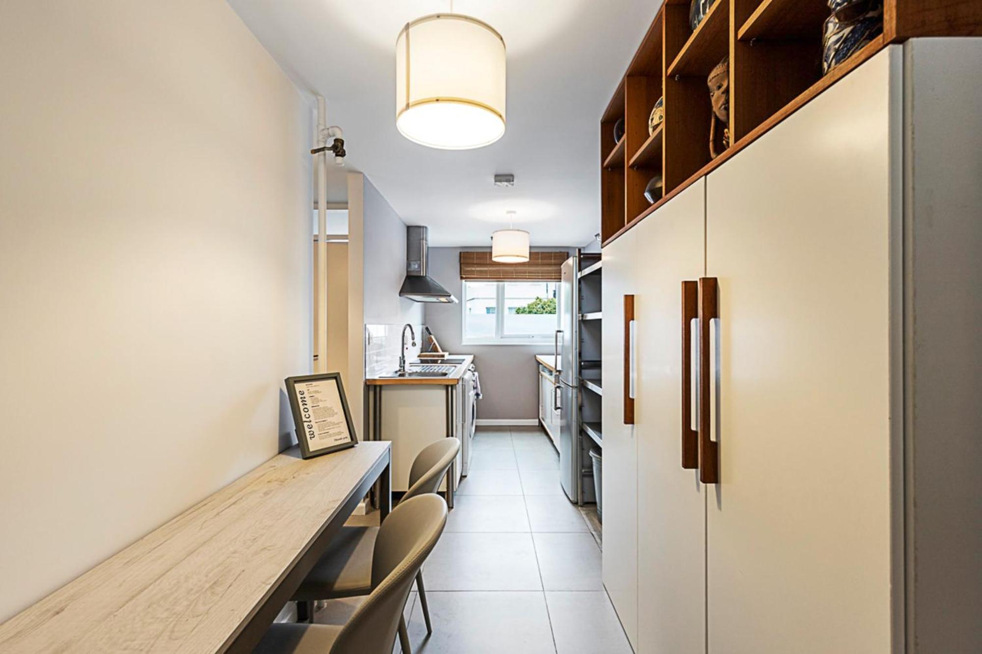 Bright Stepney Nest Apartment