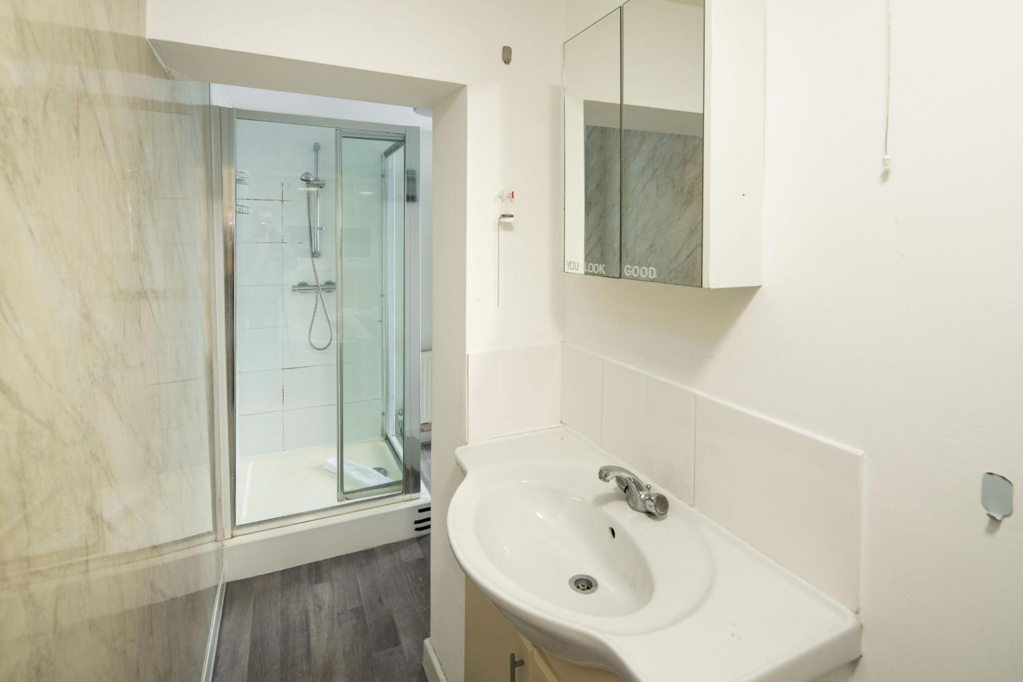 Charming Brixton Flat With Patio & Modern Comforts Lägenhet