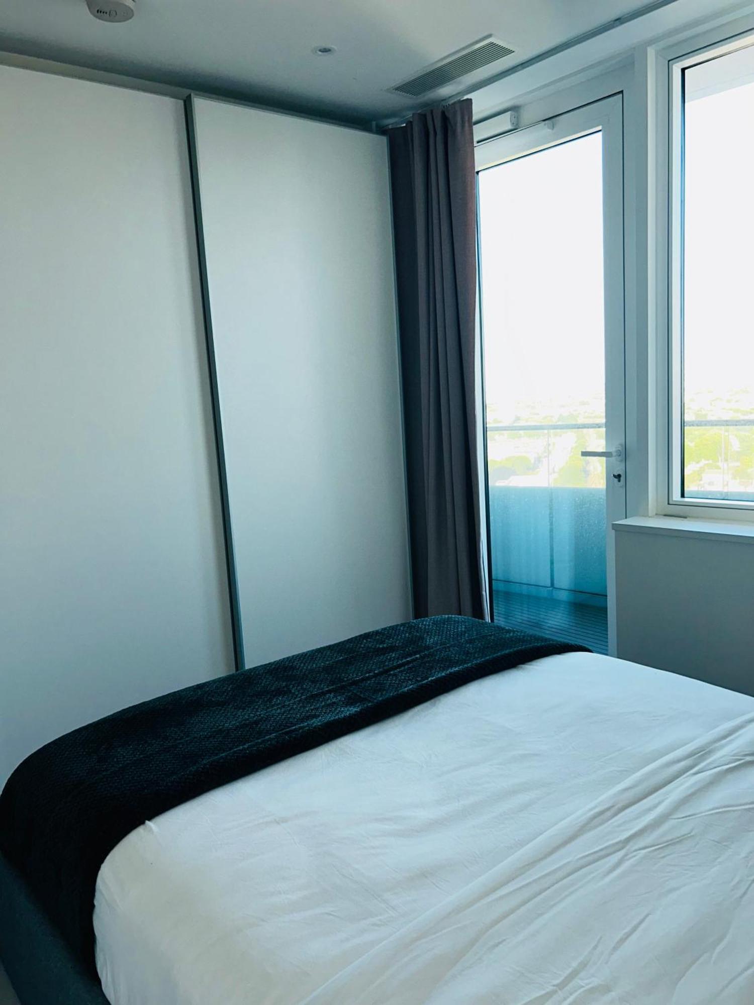 Luxury Sea View Two Bed Penthouse In Battersea Apartment *