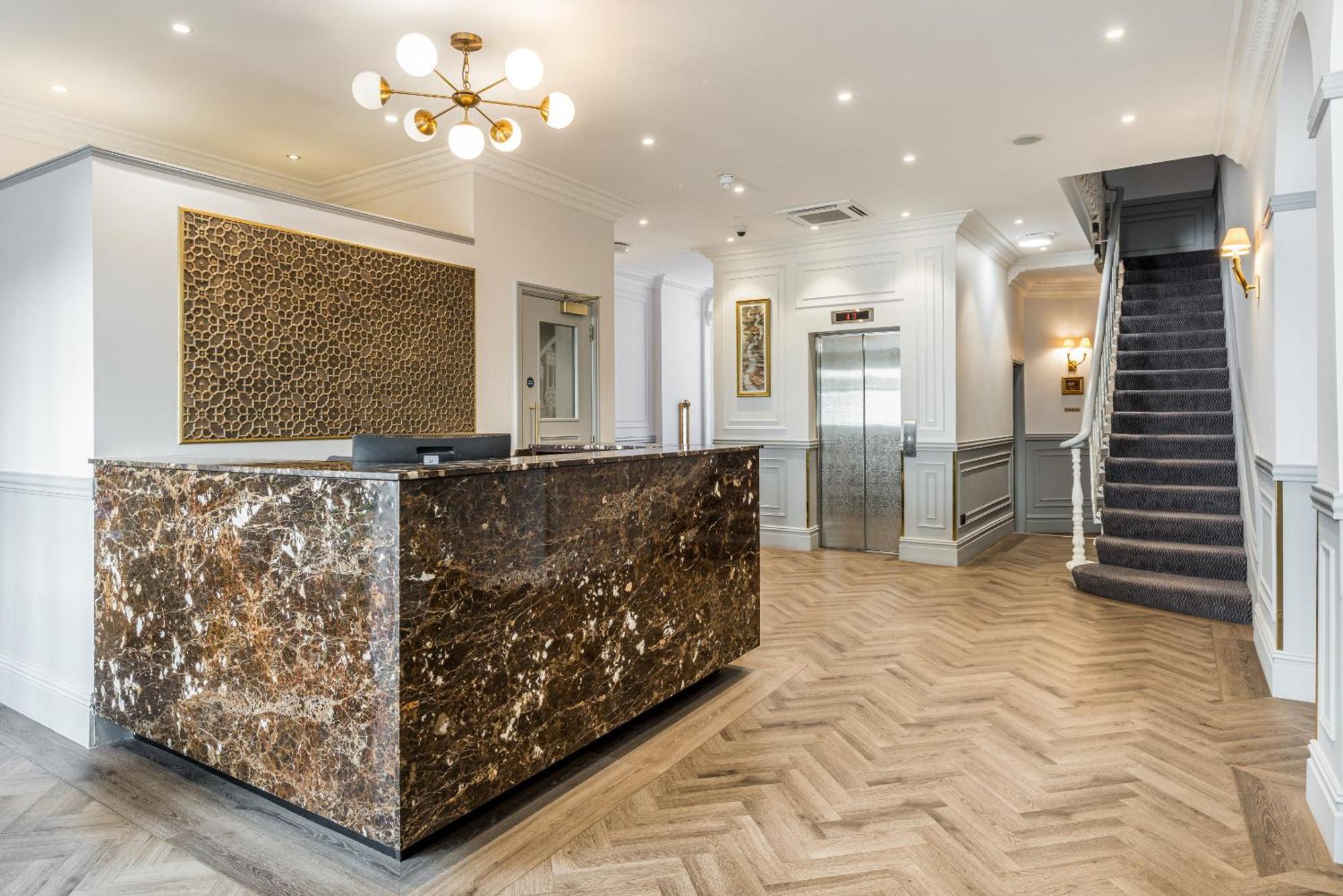 Hotell Princes Square 4*