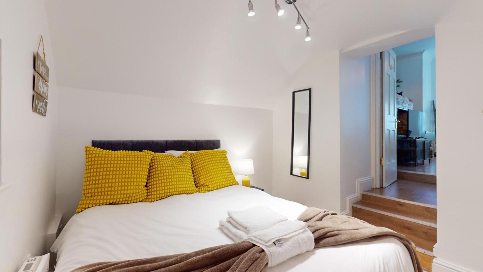 Unique & Cosy Retreat * London
