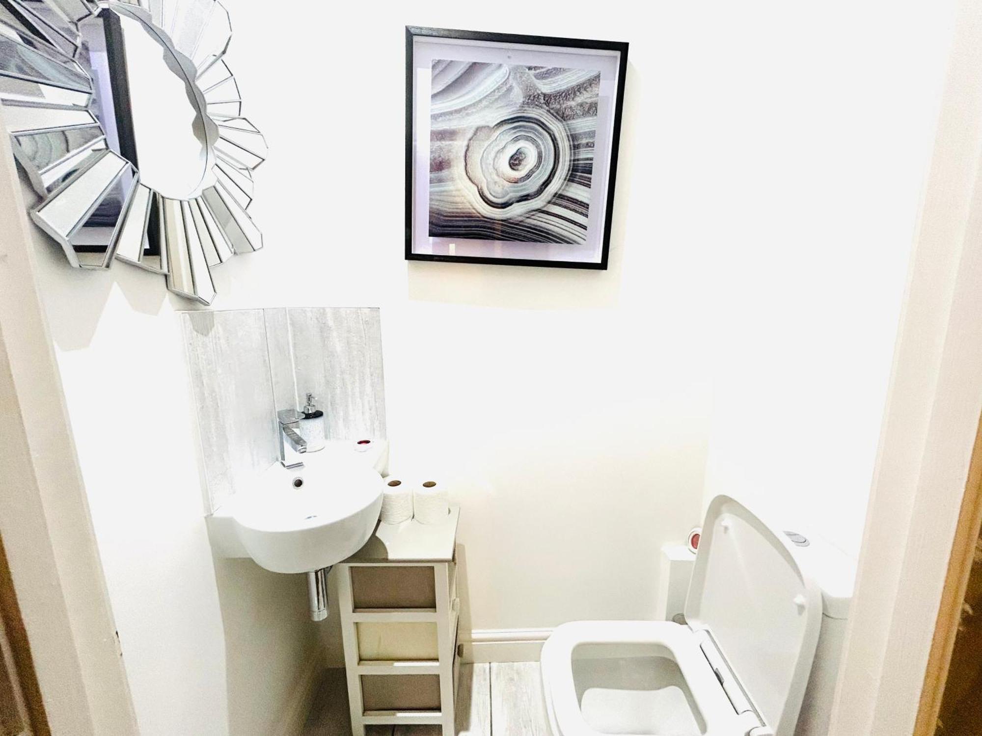 Luxury Near Canning Town- Free Parking Apartment *