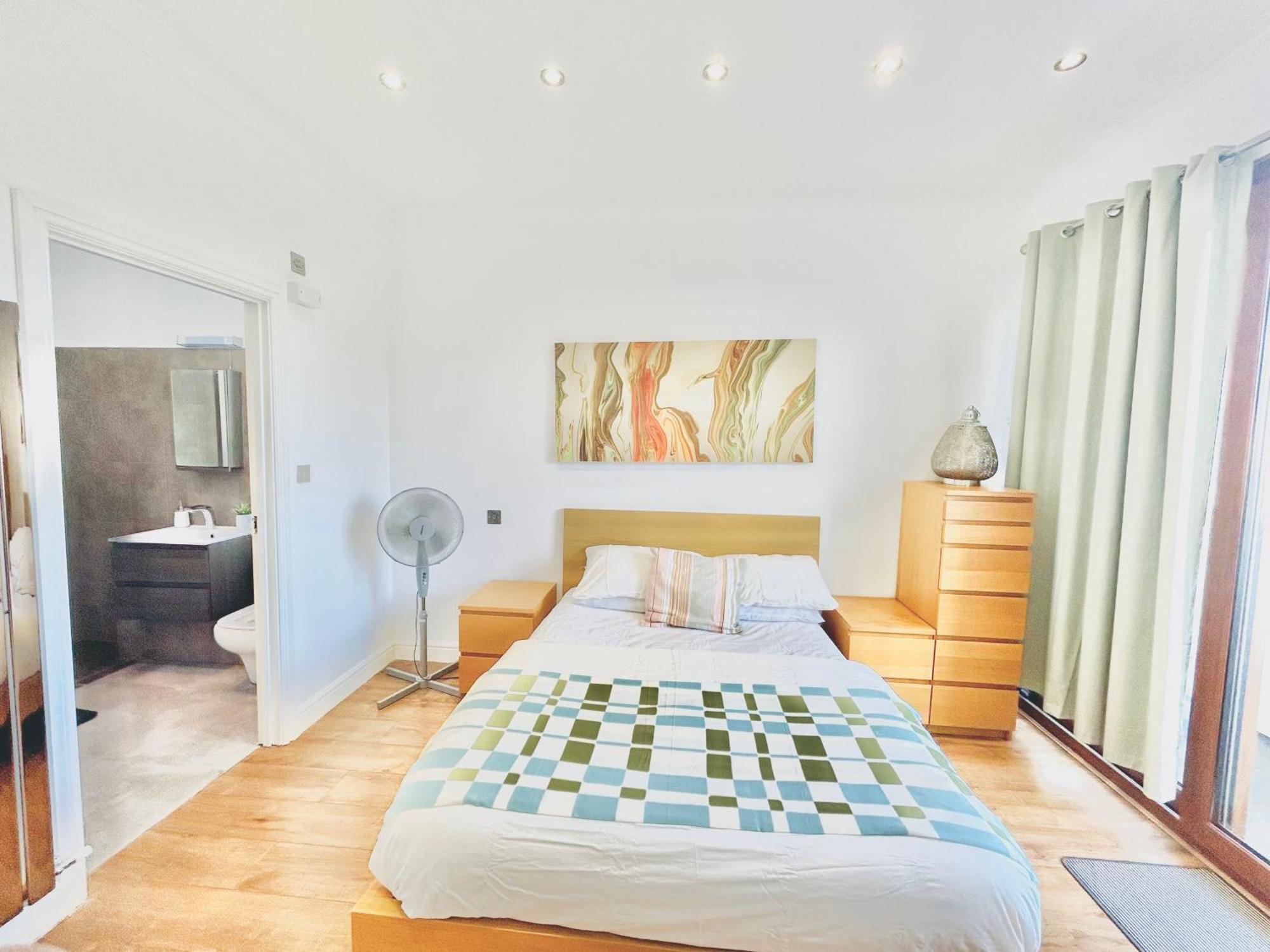 Luxury Near Canning Town- Free Parking * London