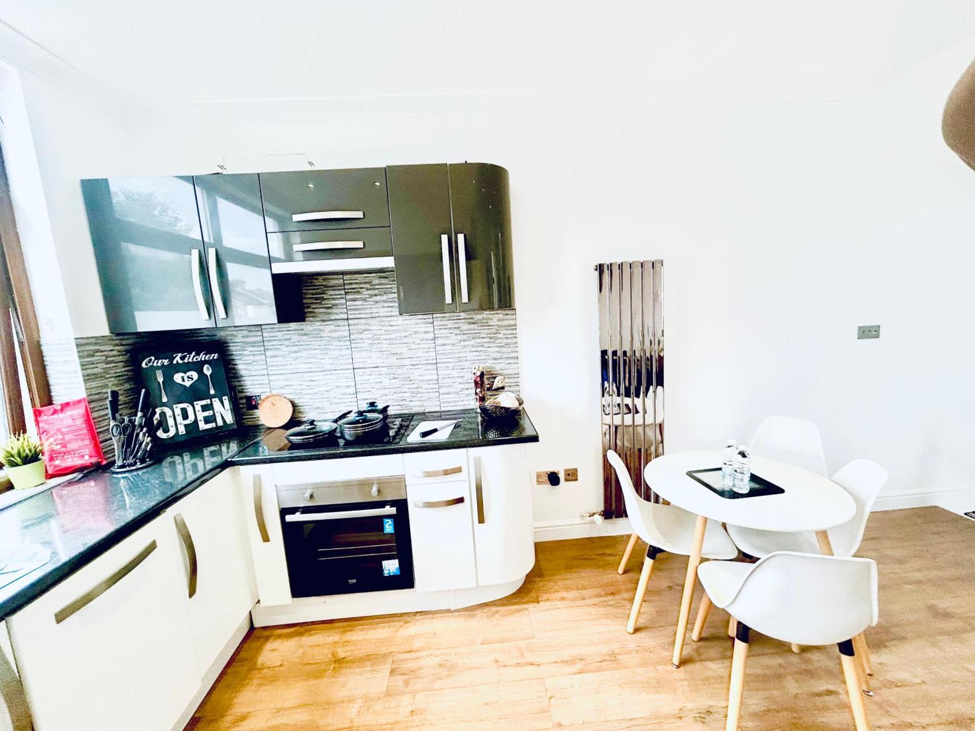 Luxury Near Canning Town- Free Parking Apartment London