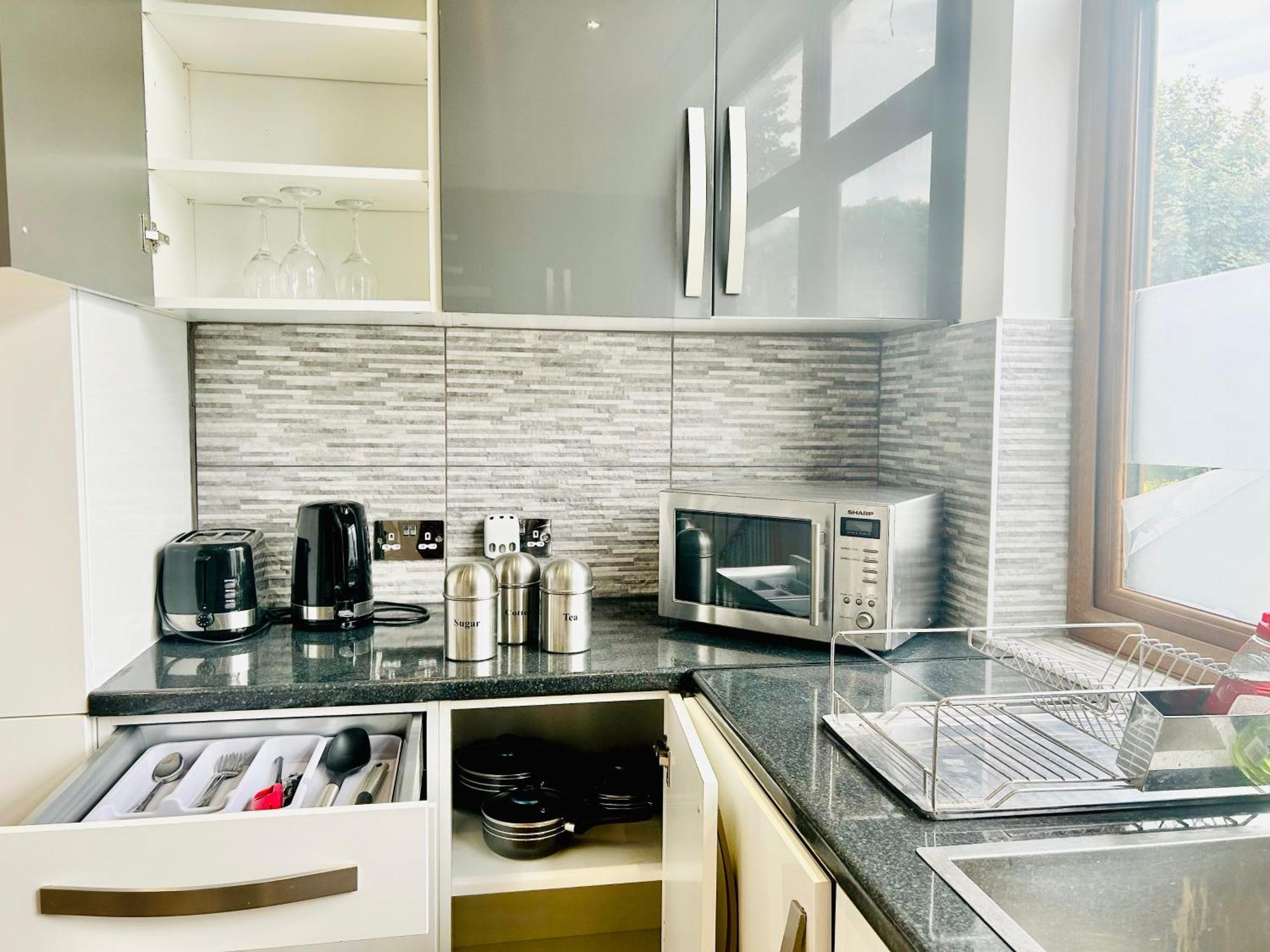 Apartment Luxury Near Canning Town- Free Parking London