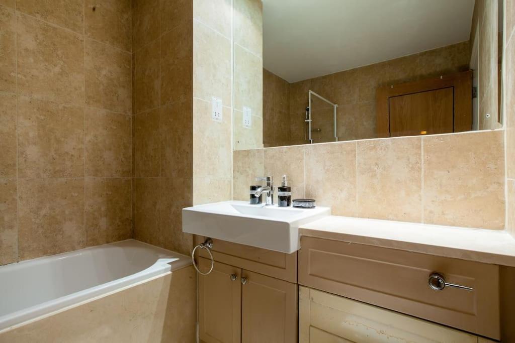 Appartement Amazing Location Near St Paul's - Sleeps 4 Londen