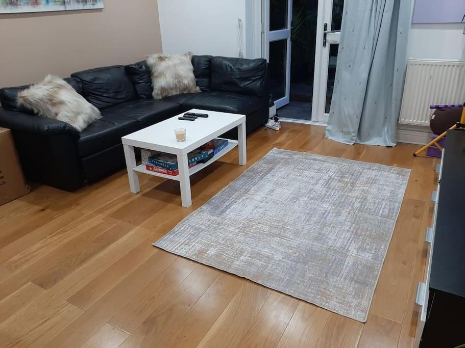 Amazing Location Near St Paul's - Sleeps 4 * Londen