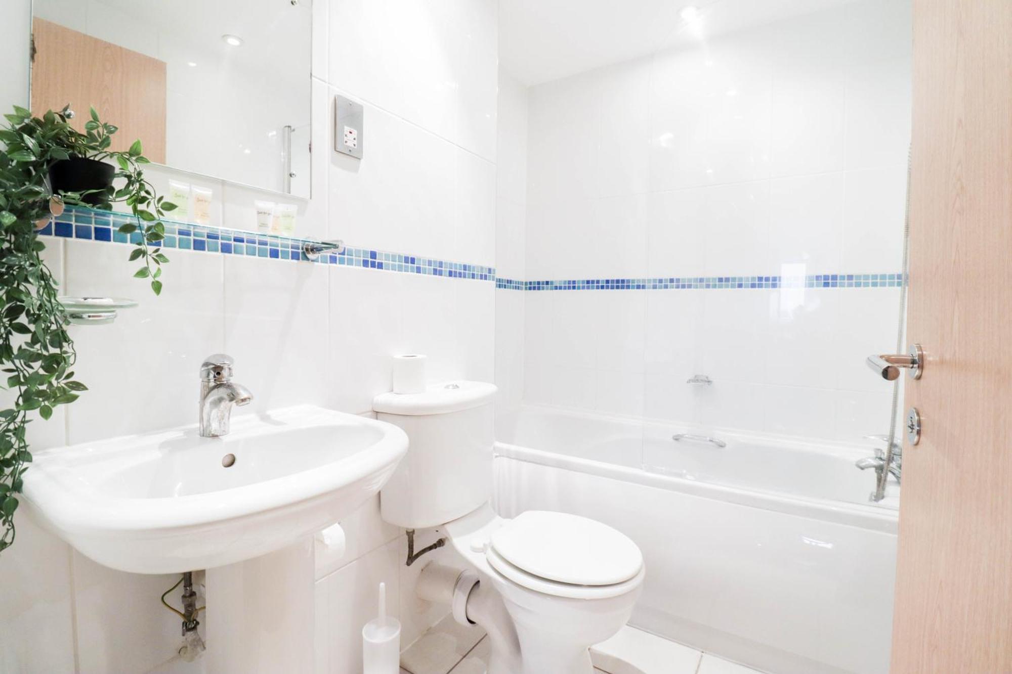 Spacious And Sunny Flat L River Balcony View ! Apartment London