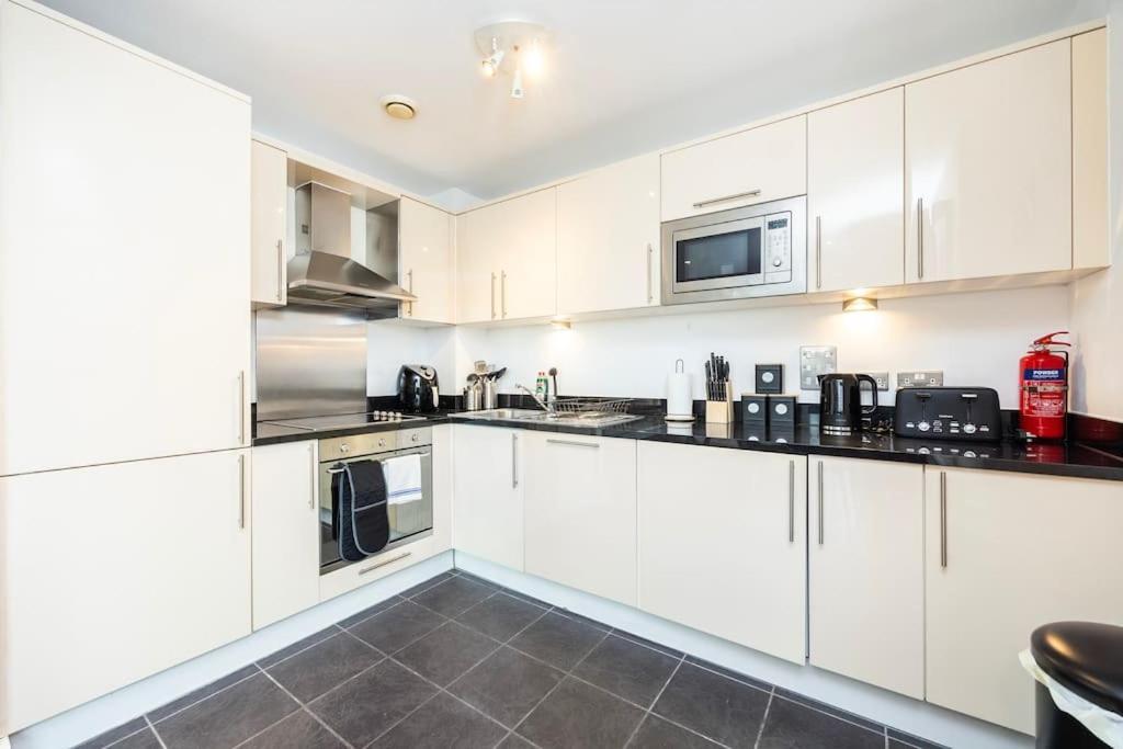 Contemporary 2 Bedroom Flat In Canary Wharf Appartement Londres