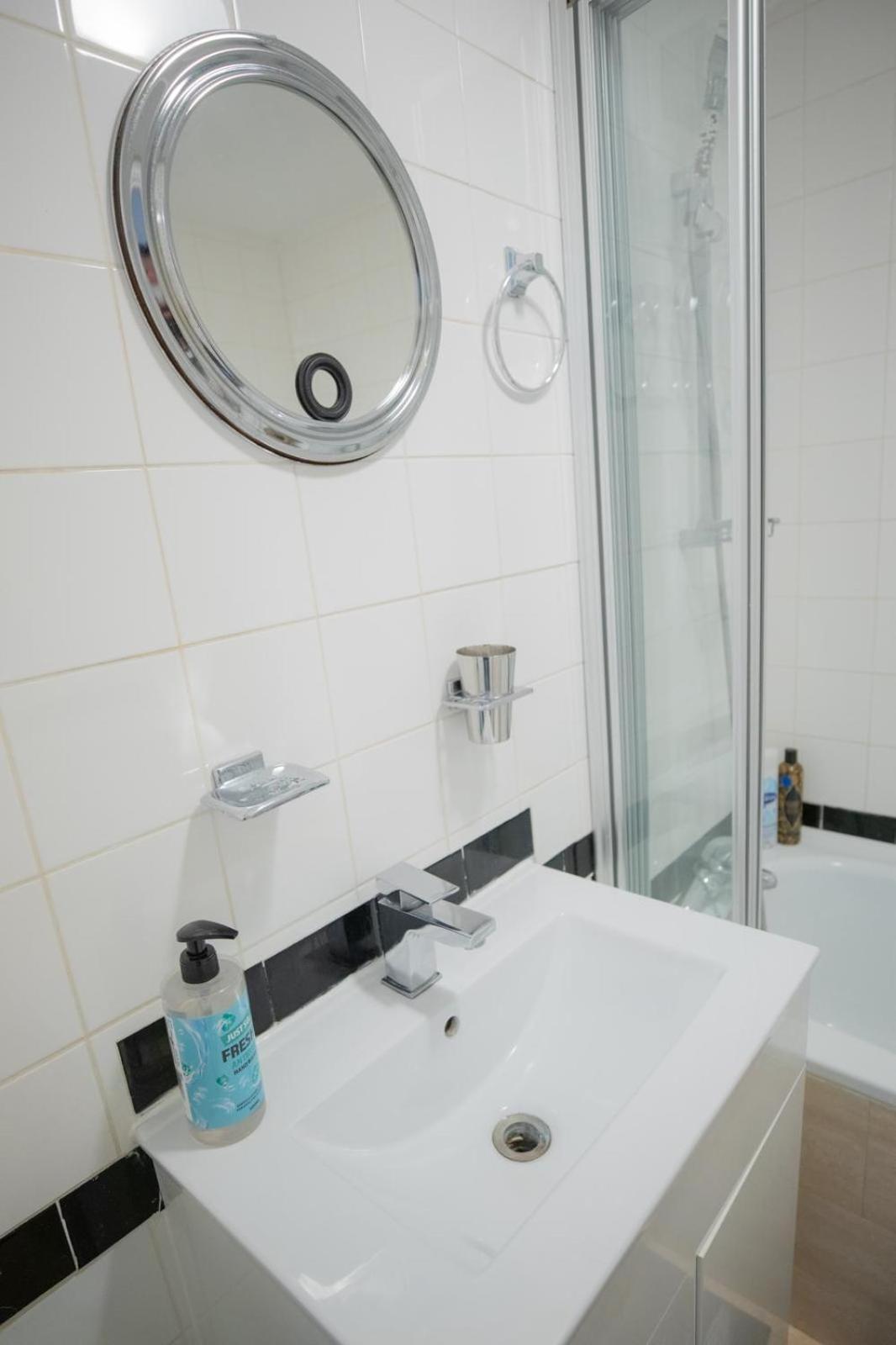 Apartment Cozy Two Bedroom At Chelsea Cloisters London