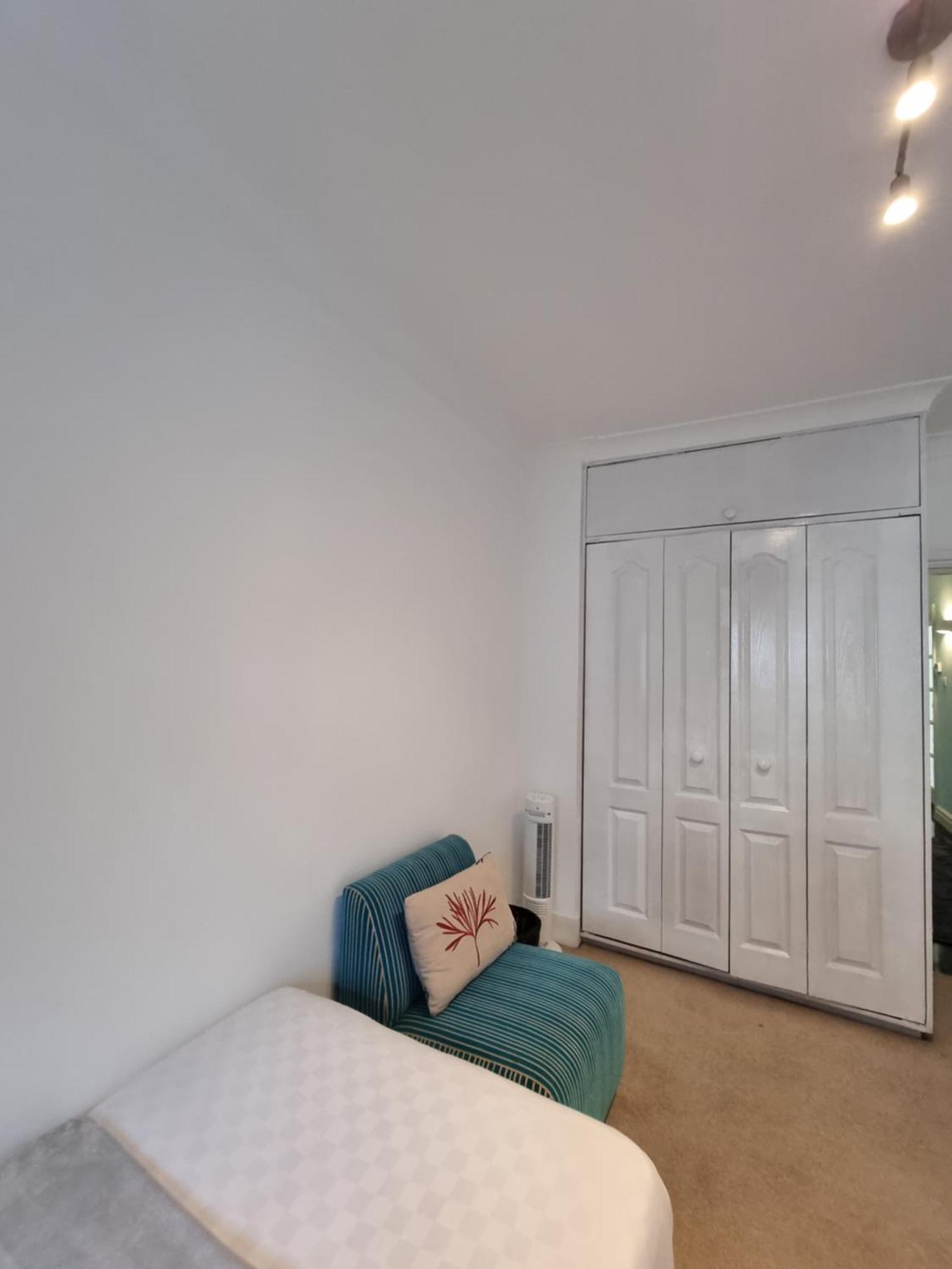 Budget Spacious Flat Fits 5 People In W2 * Londen