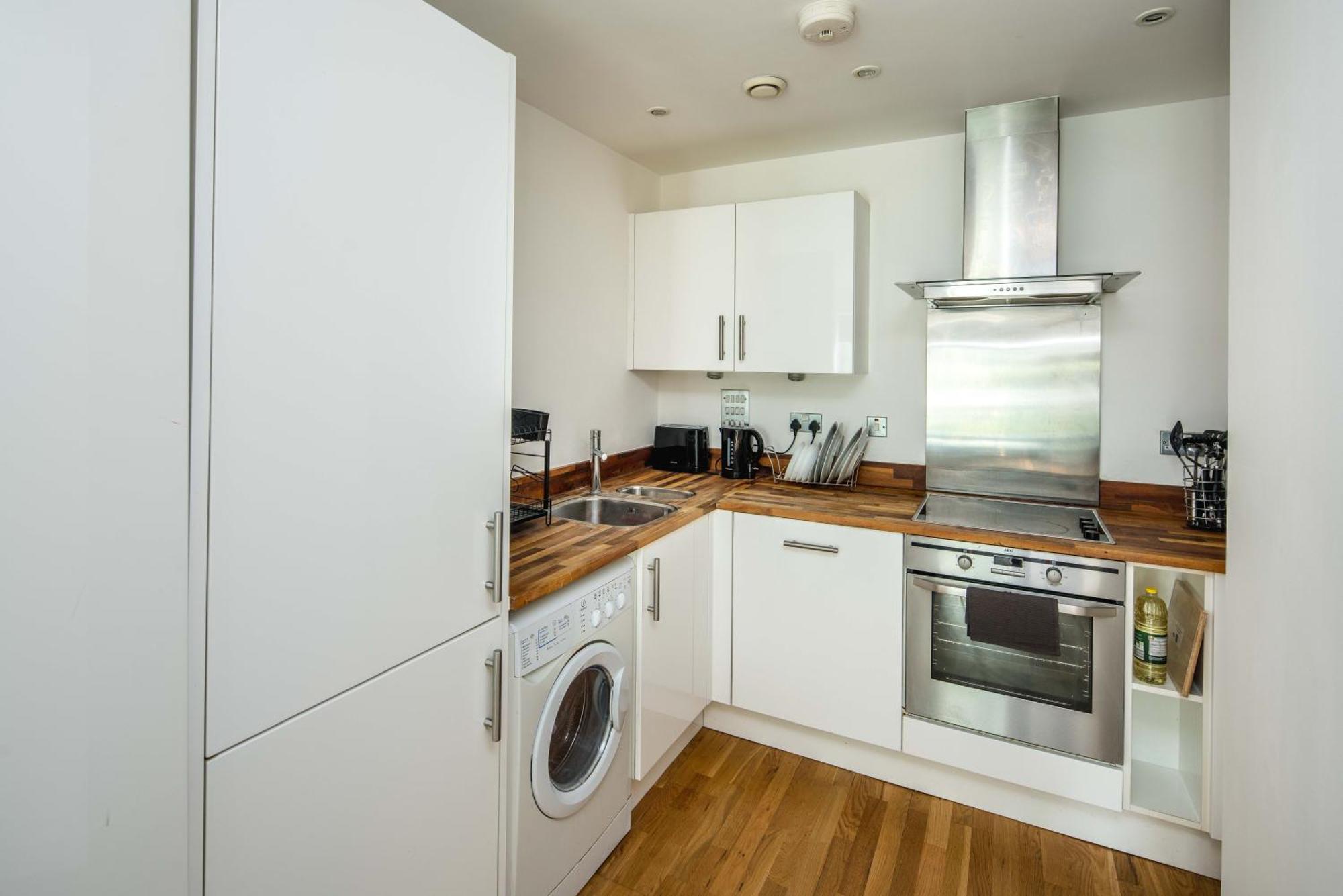 Leilighet One Bedroom Near With Private Balcony *