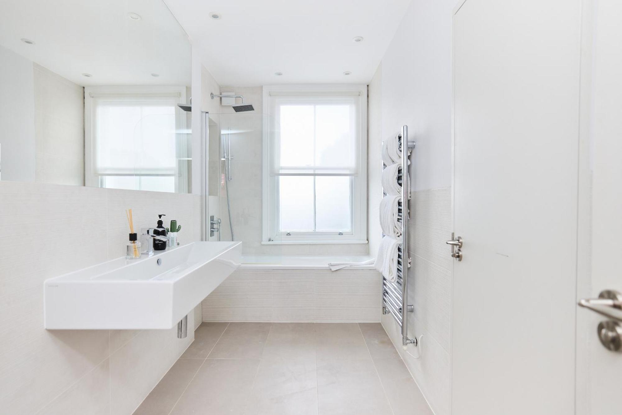 The Latimer Wonder - Stunning 5bdr House With Garden Londen