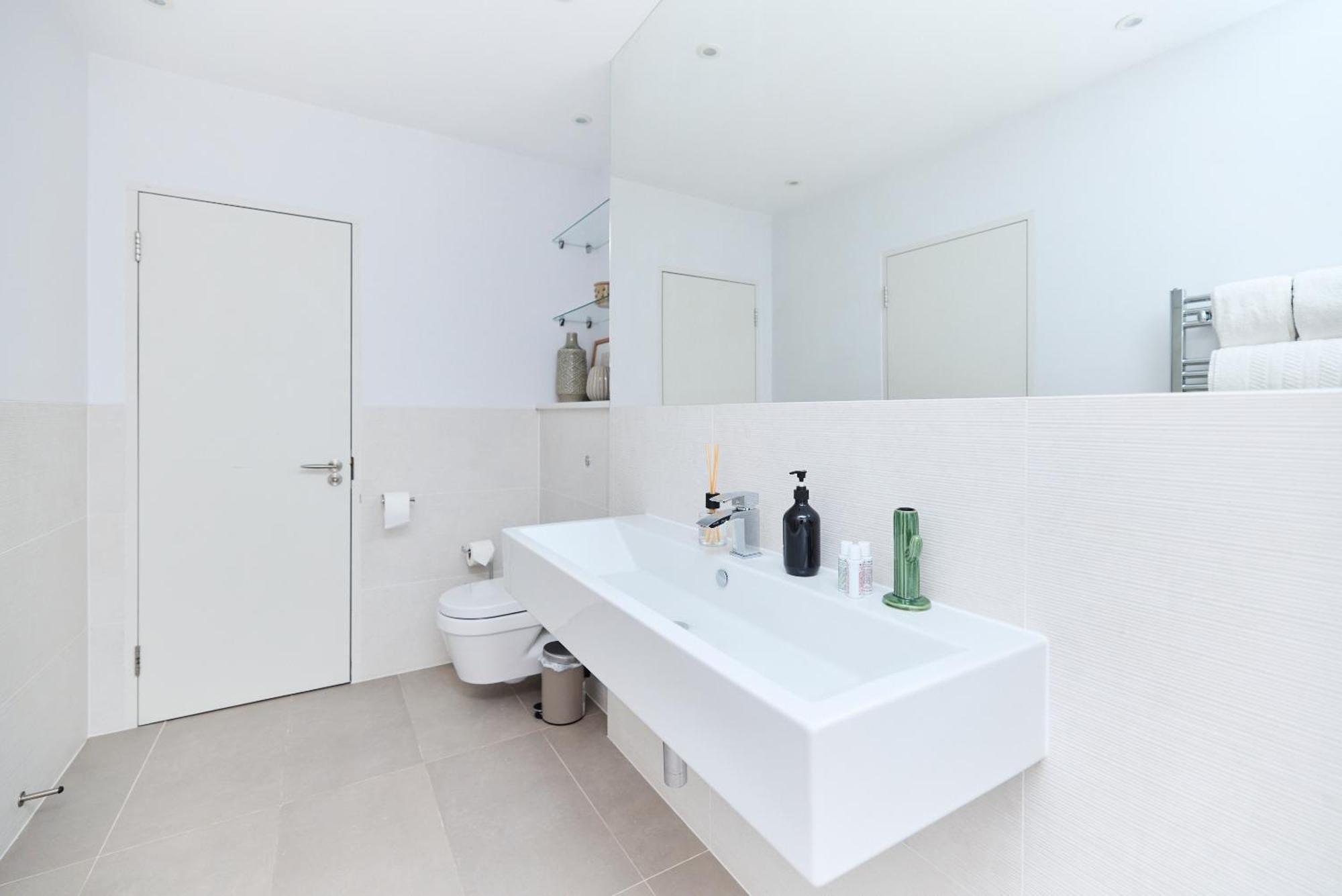 The Latimer Wonder - Stunning 5bdr House With Garden Londen