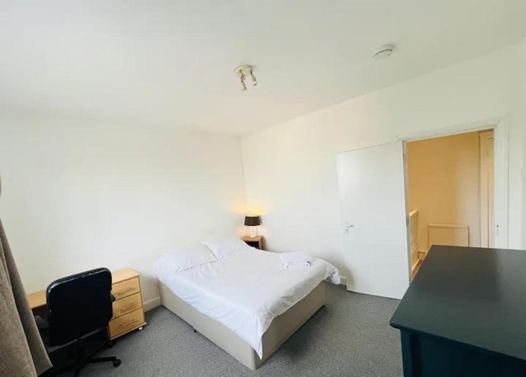 Spacious 3 Bed Flat In Greenwich Londra