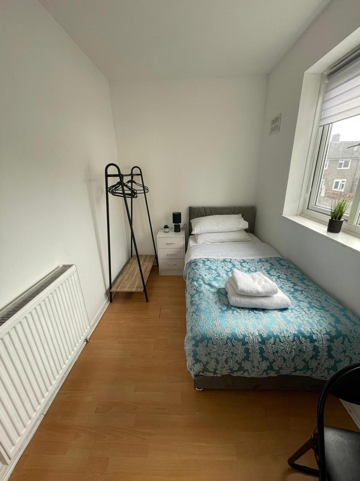 Hébergement de vacances Lovely Spacious 3 Bedroom House With Sofa Bed, 30 Minutes From