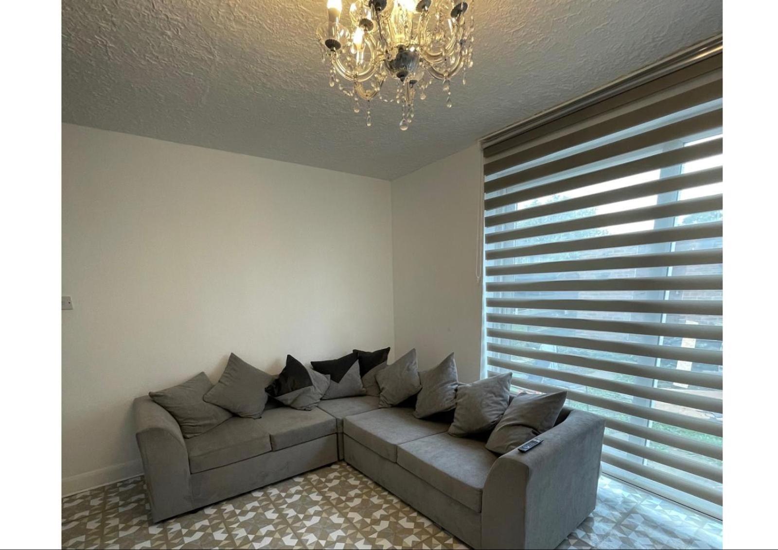Lovely Spacious 3 Bedroom House With Sofa Bed, 30 Minutes From Hébergement de vacances Londres