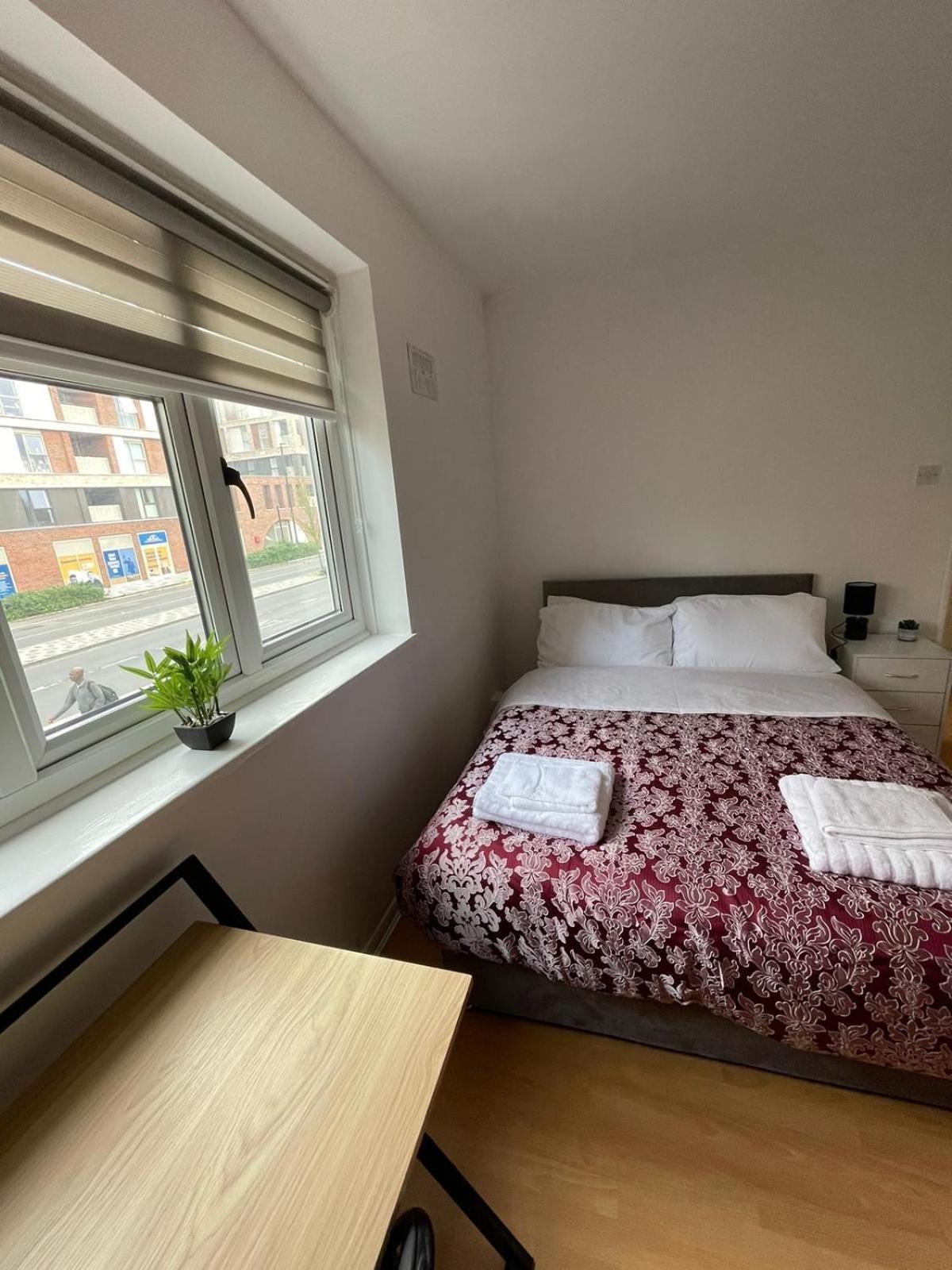 Hébergement de vacances Lovely Spacious 3 Bedroom House With Sofa Bed, 30 Minutes From Londres