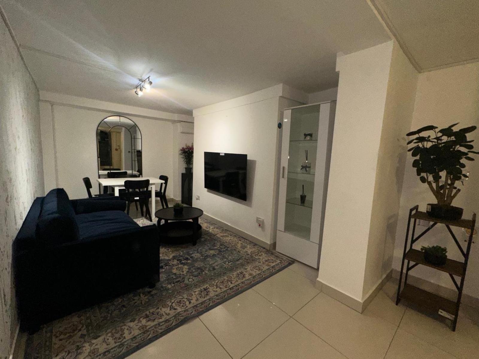 Apartment Stylish Garden-level Flat In Chiswick *