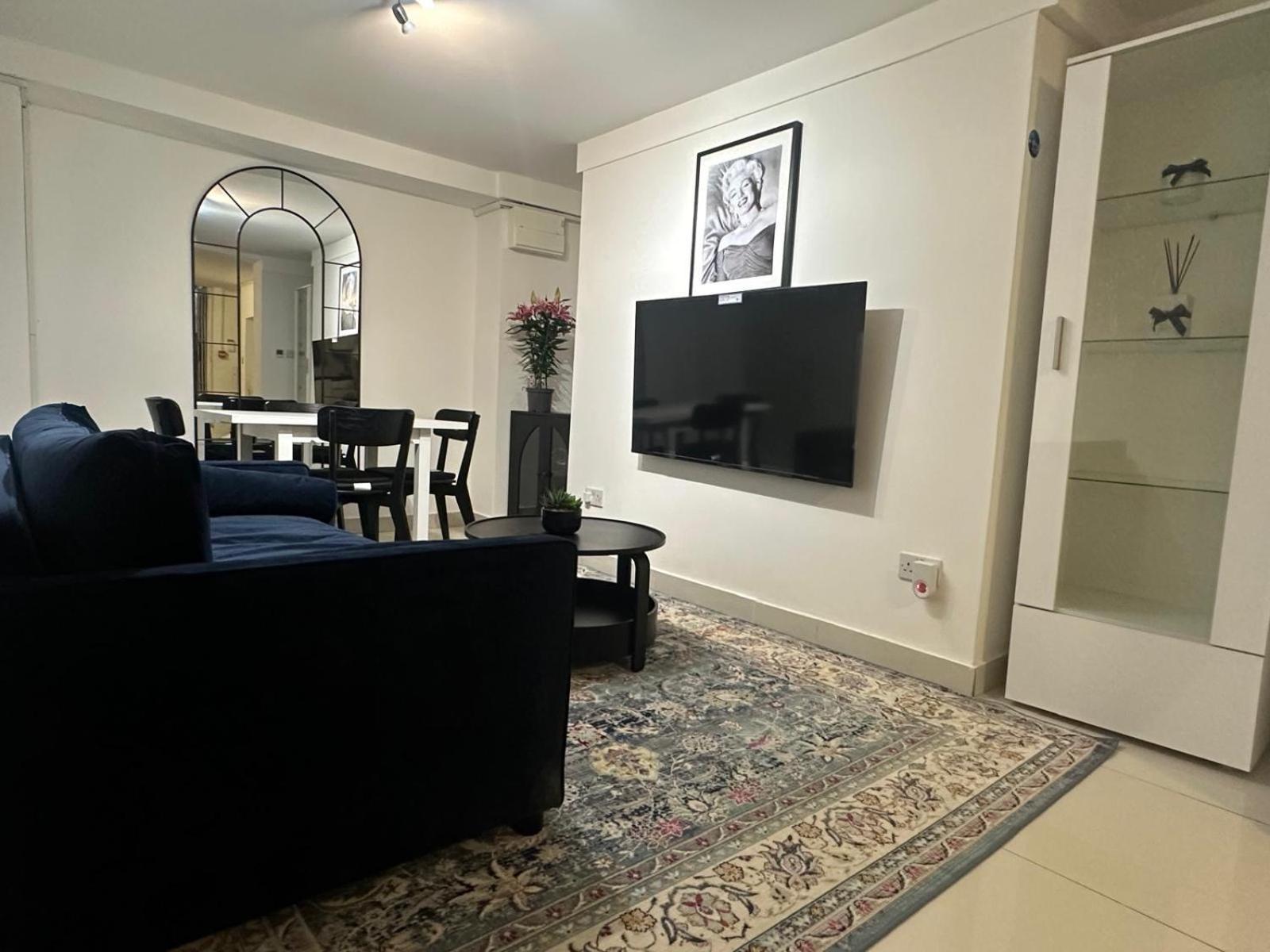 Stylish Garden-level Flat In Chiswick * London