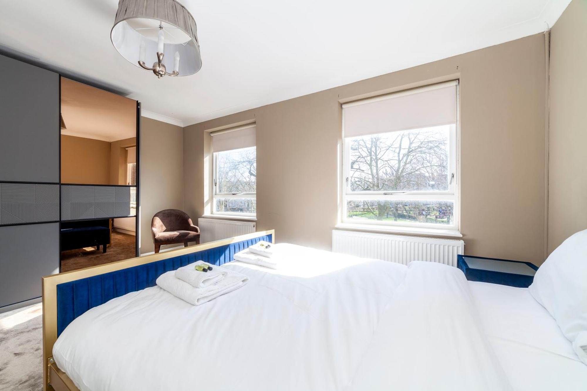 Centrally Located 5br Flat Wparking, Maida Vale * London