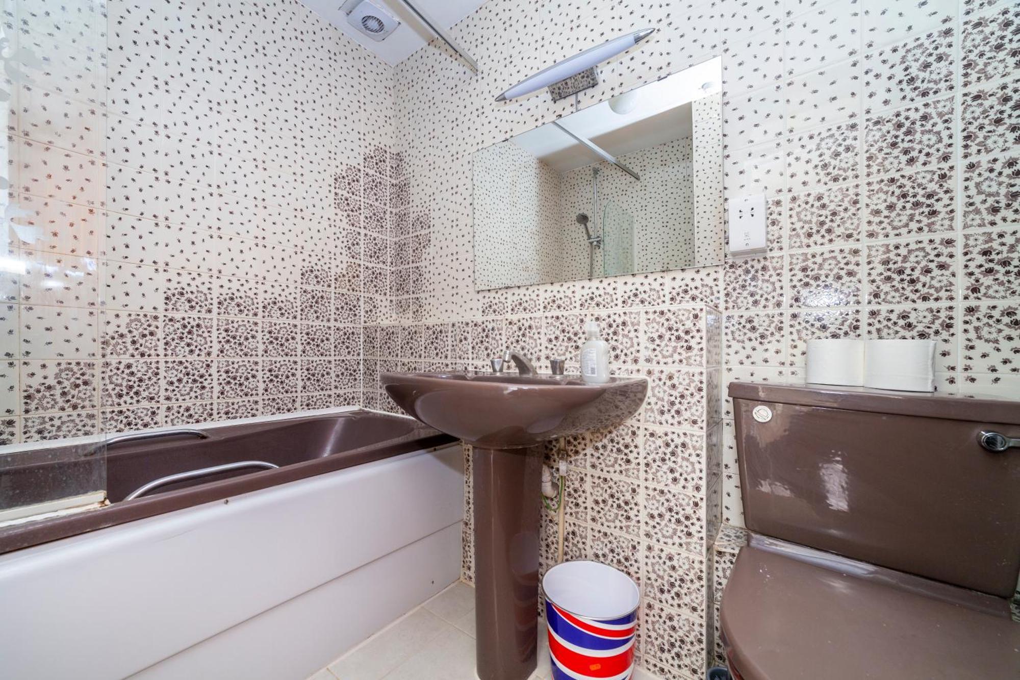 Centrally Located 5br Flat Wparking, Maida Vale London