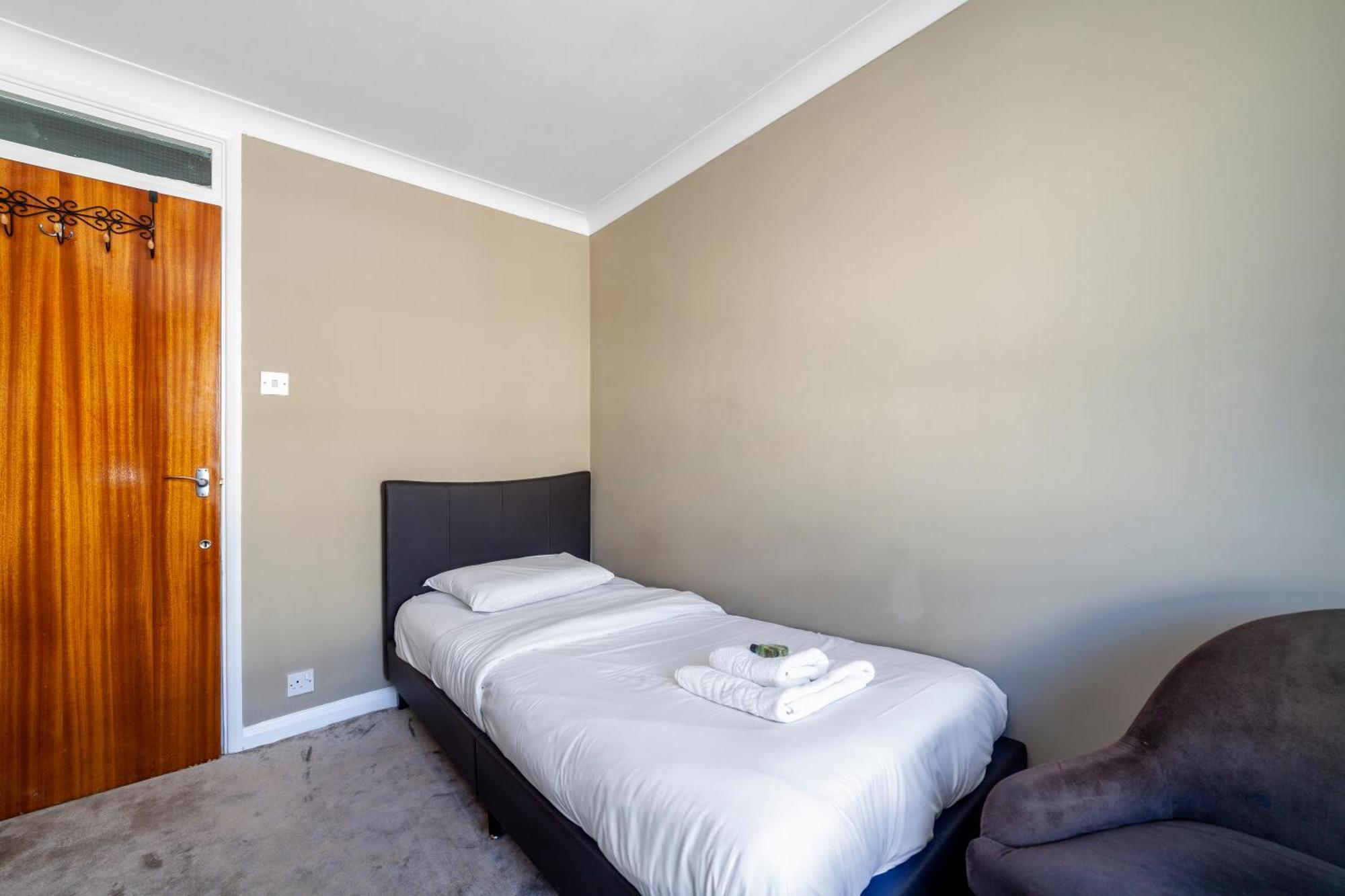Centrally Located 5br Flat Wparking, Maida Vale *