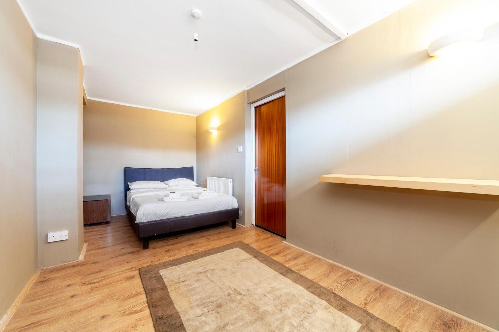 Centrally Located 5br Flat Wparking, Maida Vale London