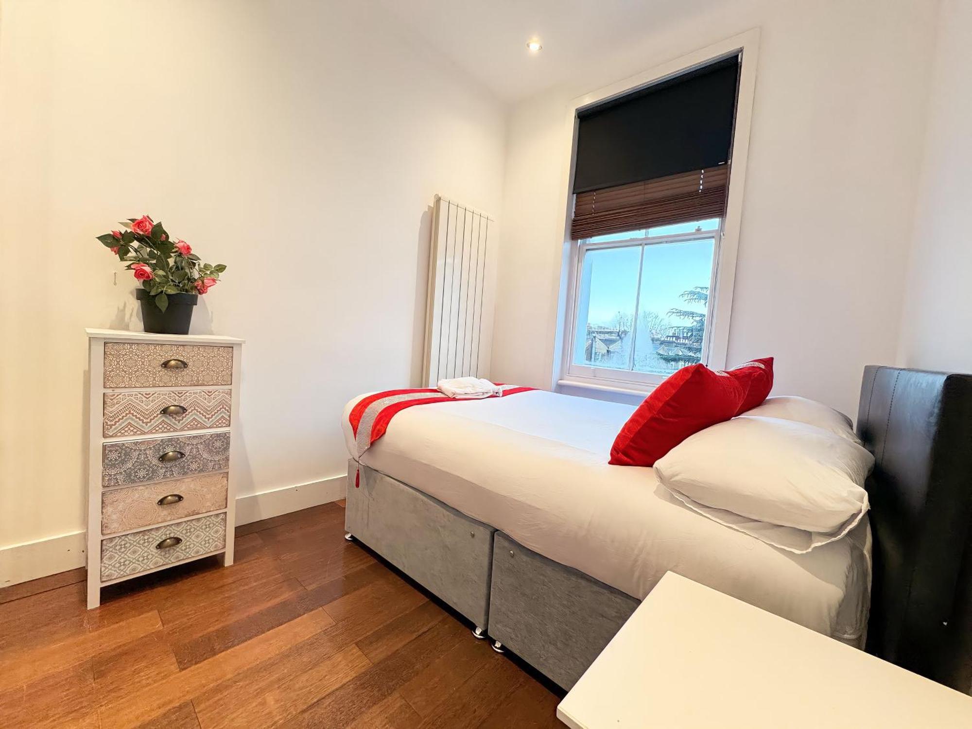 Kensington Premium Three Bed Apartment *