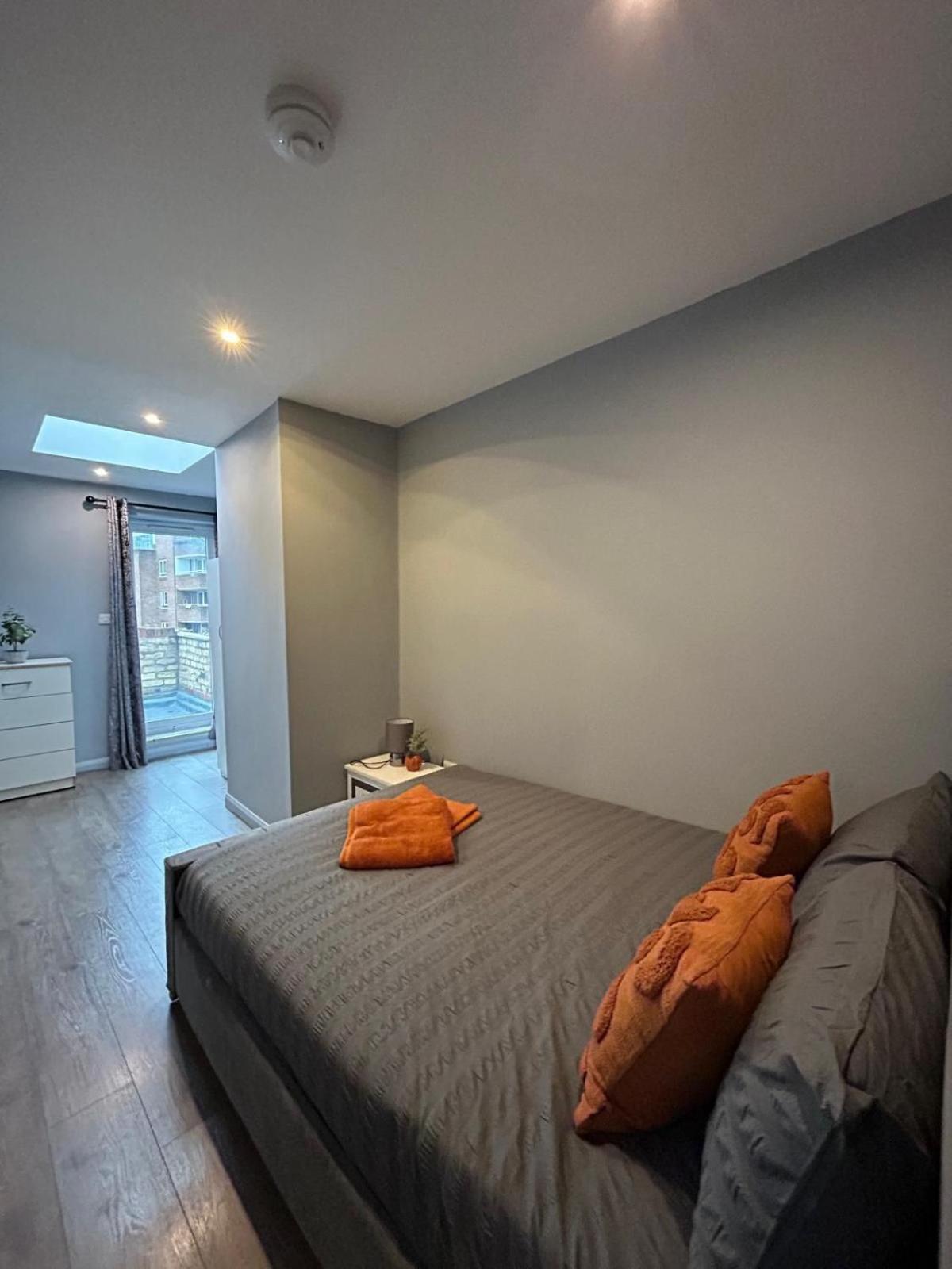 Lägenhet 2 Bedroom Flat In Euston 2 Mins Away From Station, No Lift *
