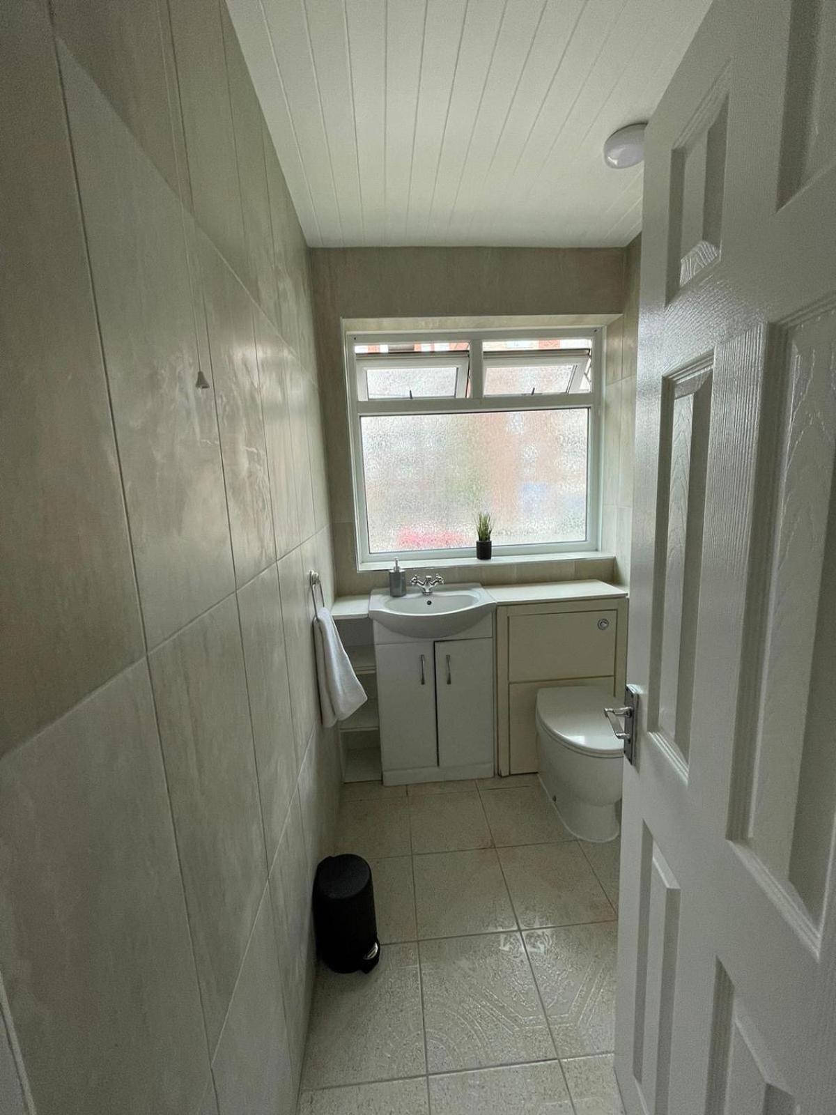Hébergement de vacances Lovely Spacious 3 Bedroom House With Sofa Bed, 30 Minutes From *
