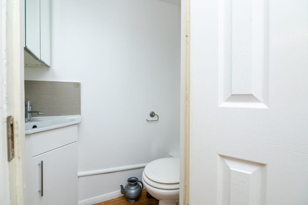 Comfortable New Refurbished Bedroom Guest house London