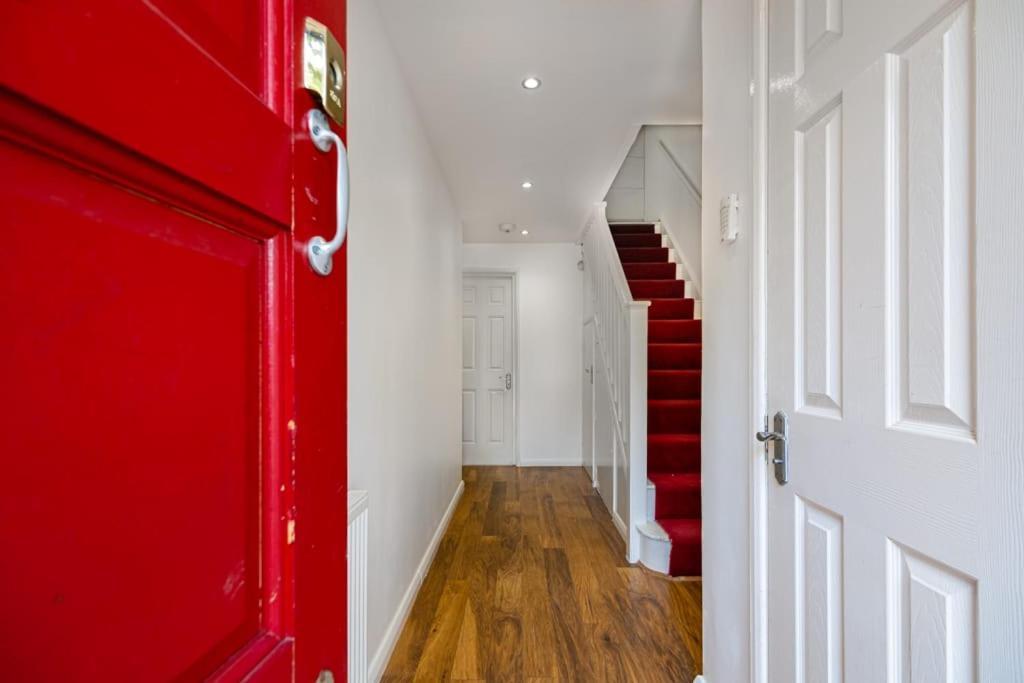 Comfortable New Refurbished Bedroom London