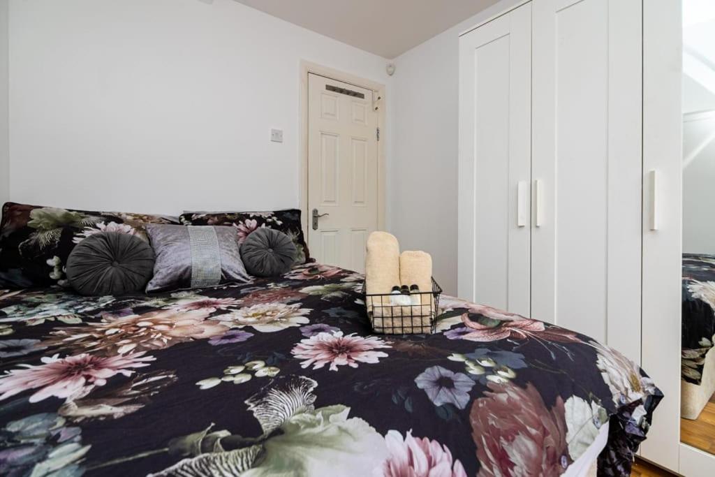 Comfortable New Refurbished Bedroom Guest house