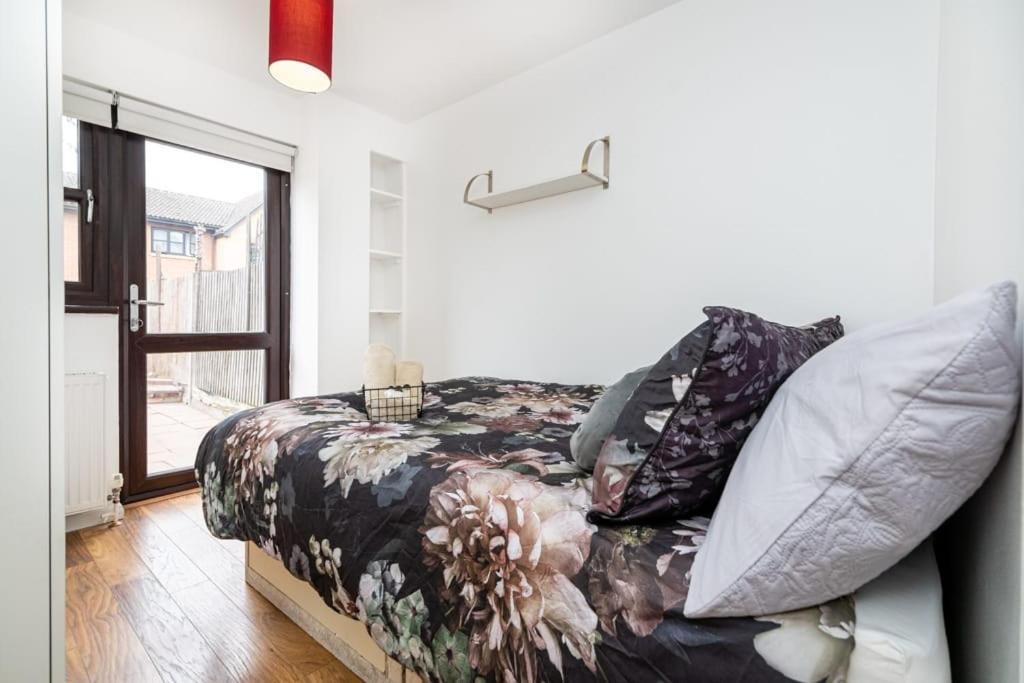 Comfortable New Refurbished Bedroom London