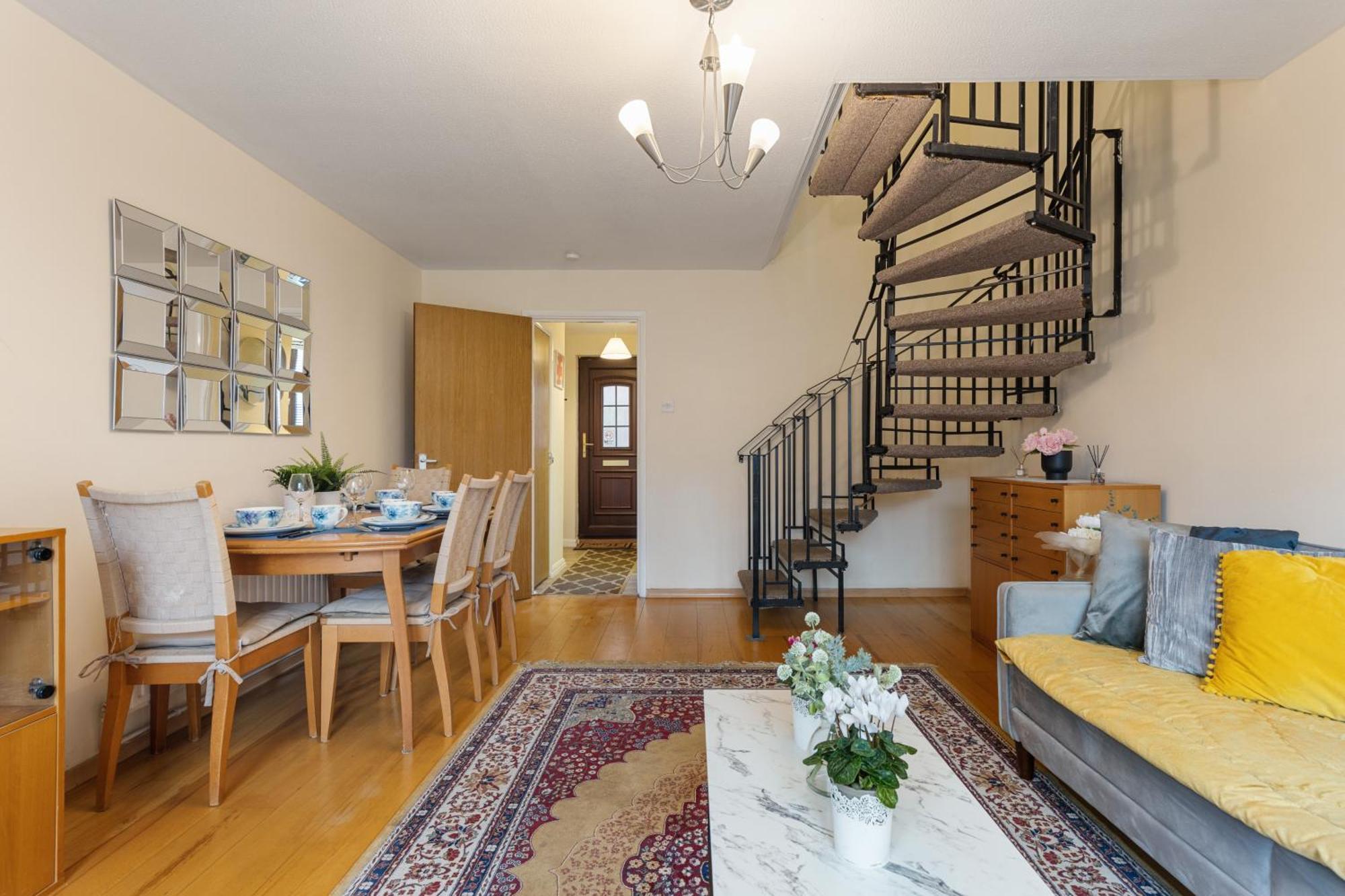 Cosy Canary Wharf House London
