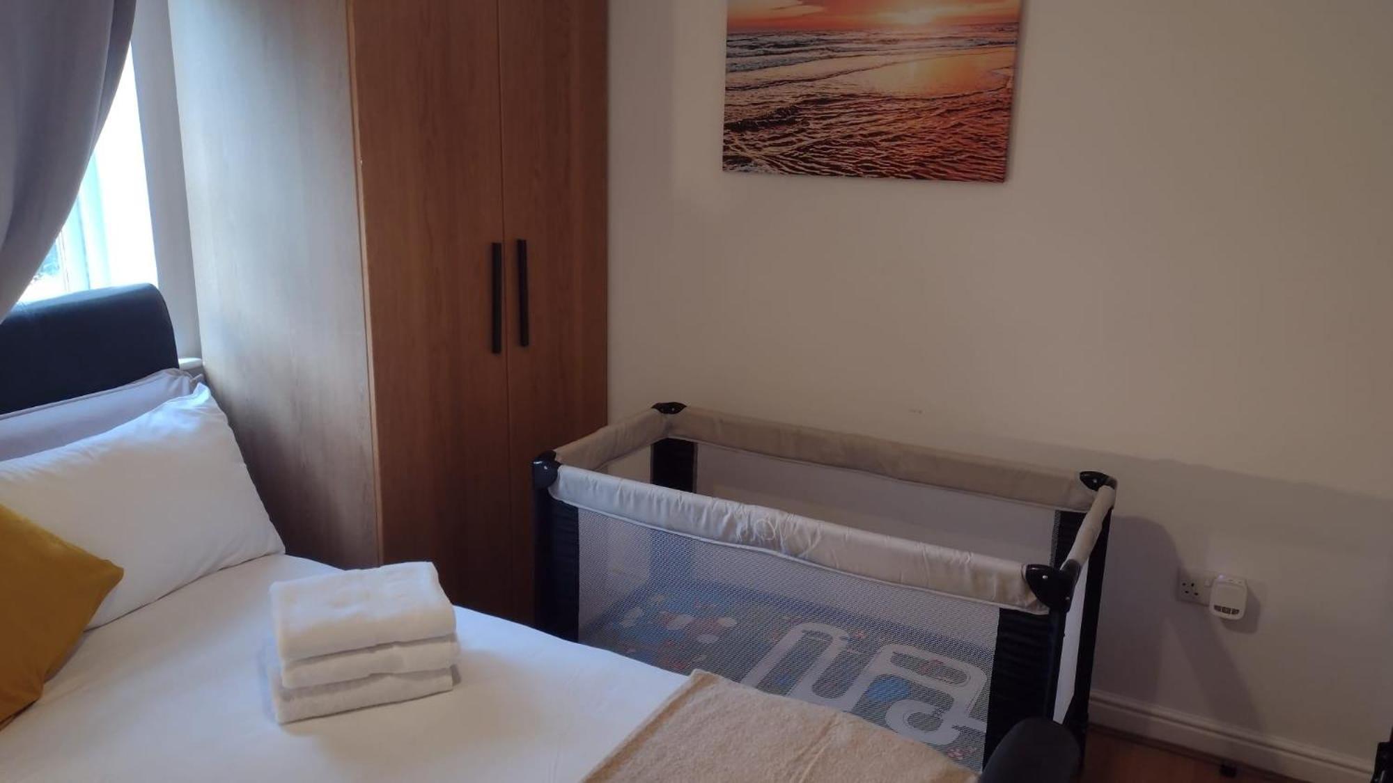 Lägenhet Spacious 2-bed Family With Pets Welcome London