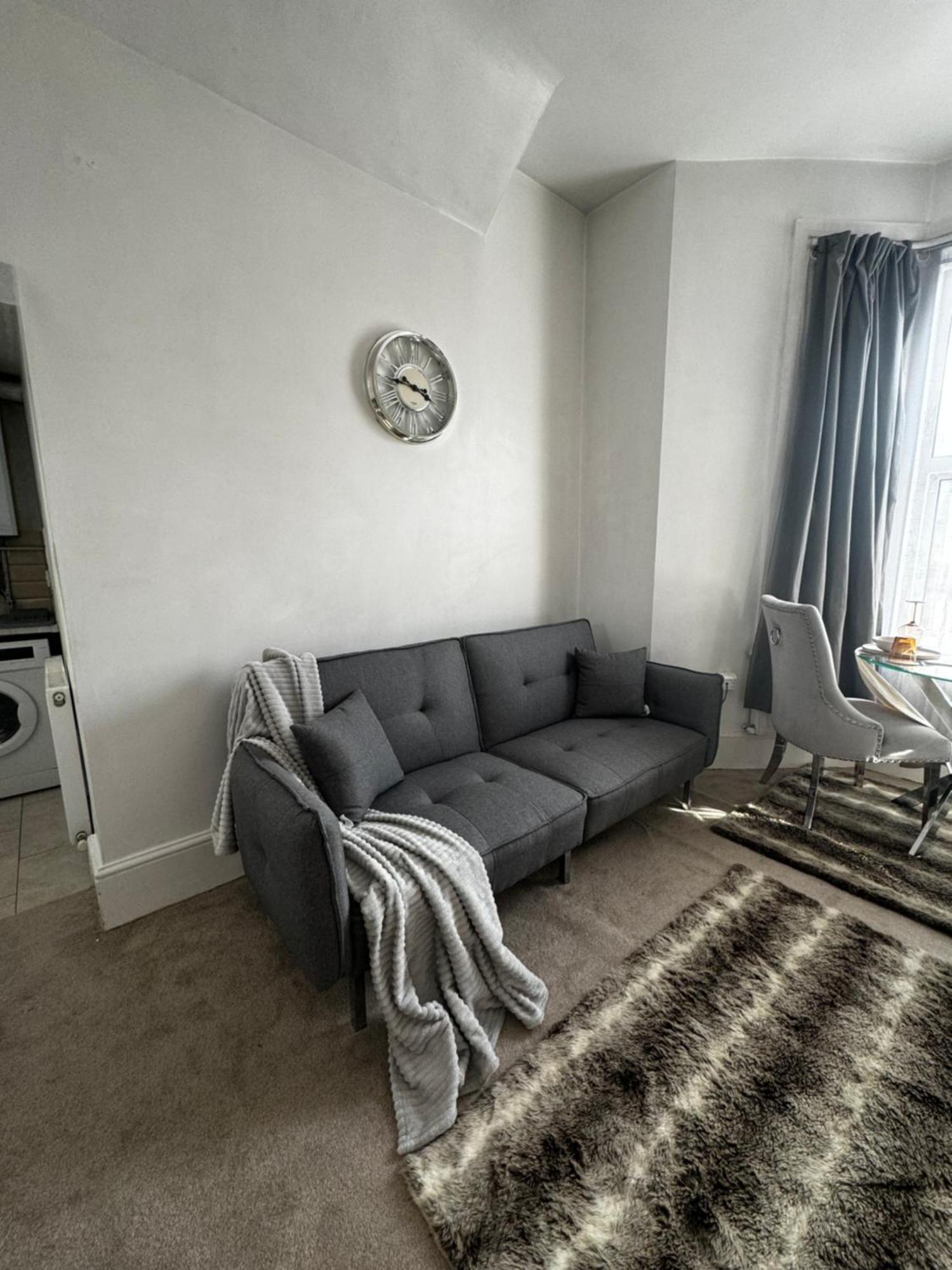 5 Min From Westfield, Stratford, , And Elizabeth Olympic Park With Free Netflix Lägenhet *
