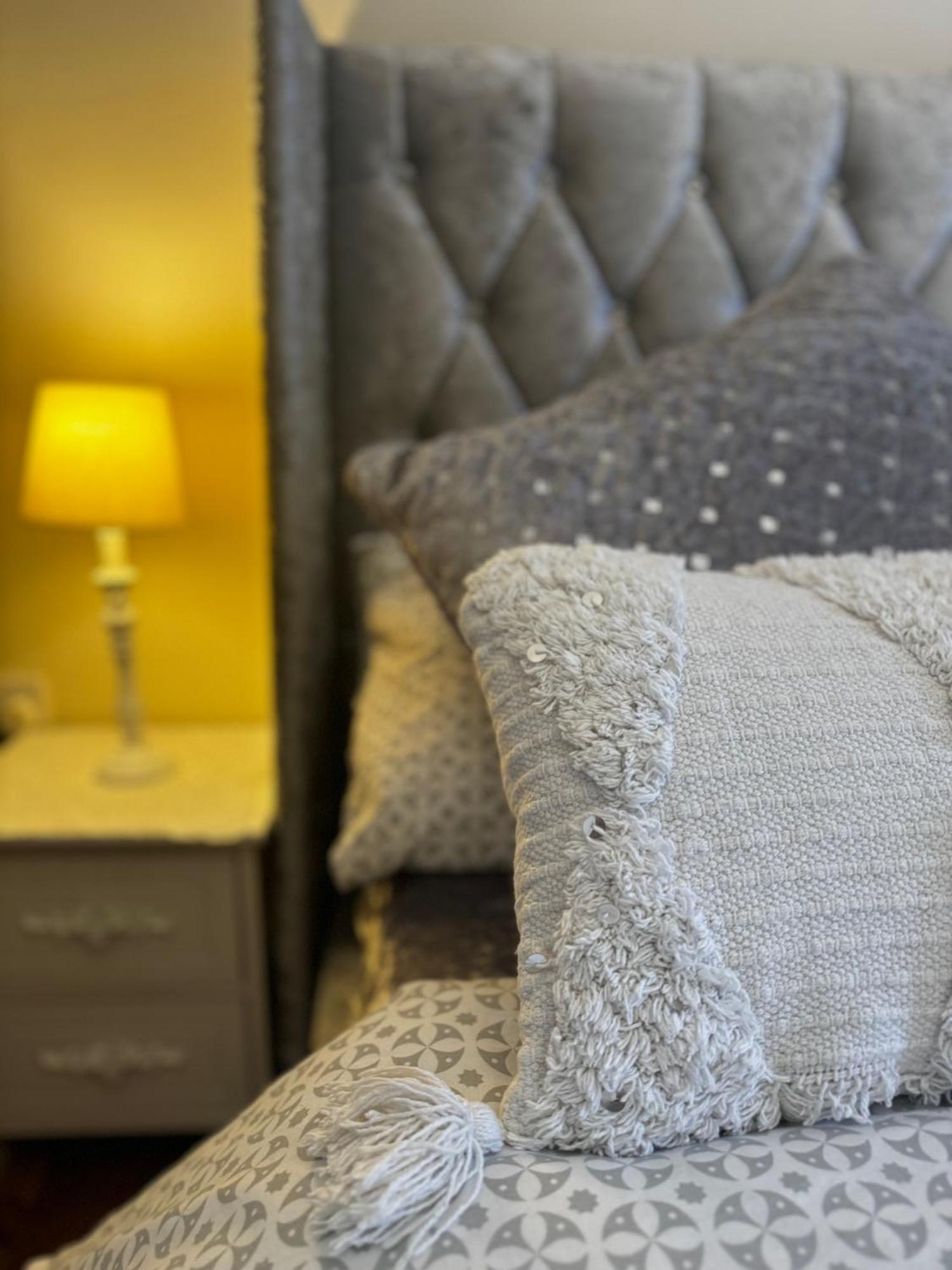 5 Min From Westfield, Stratford, , And Elizabeth Olympic Park With Free Netflix Lägenhet
