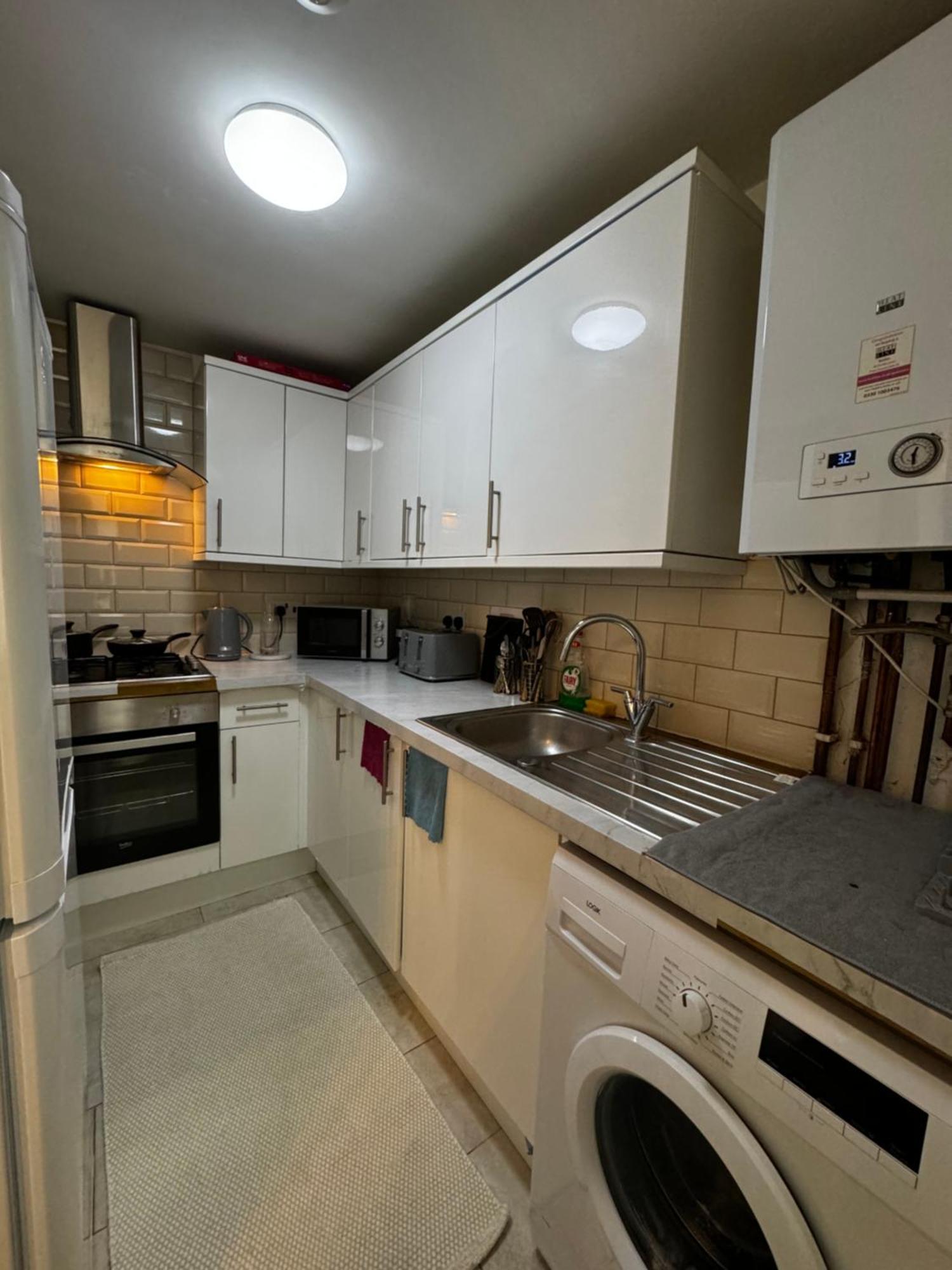 5 Min From Westfield, Stratford, , And Elizabeth Olympic Park With Free Netflix Lägenhet *