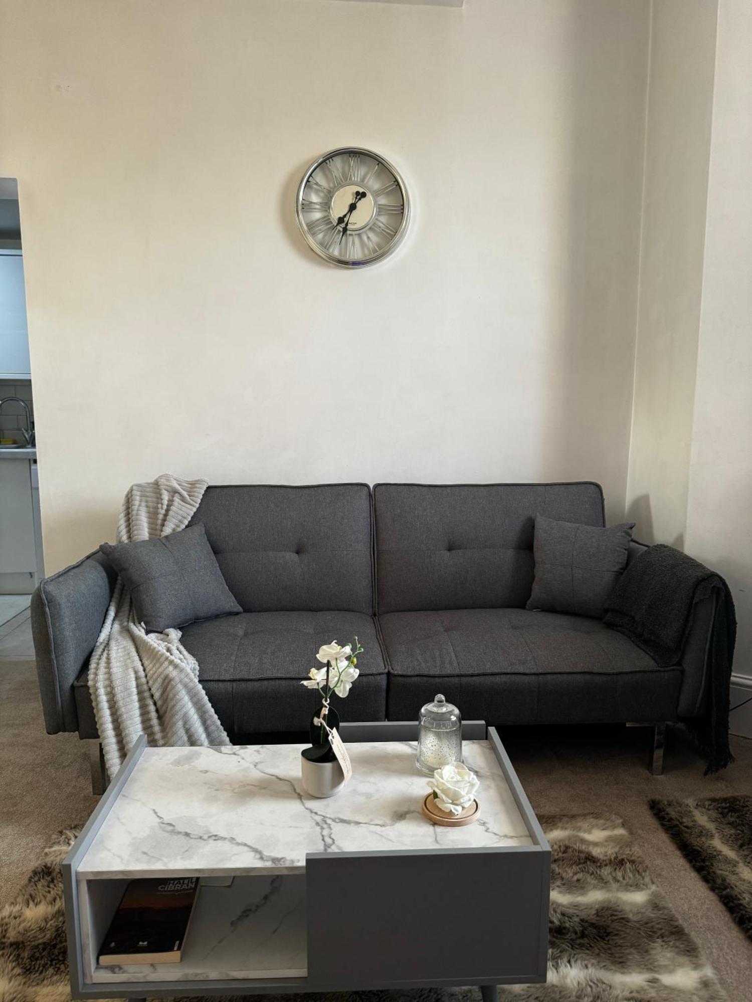 5 Min From Westfield, Stratford, , And Elizabeth Olympic Park With Free Netflix Lägenhet