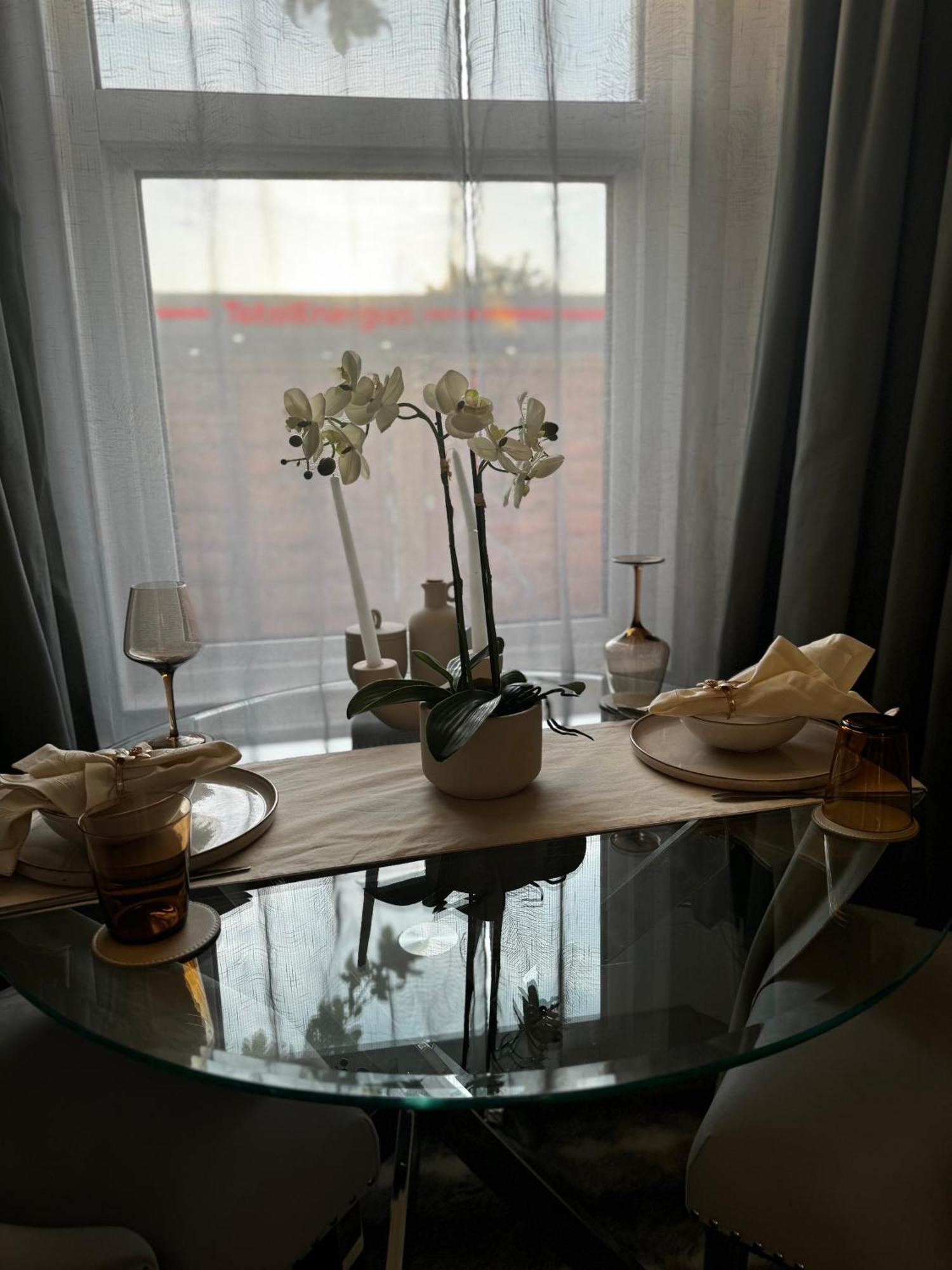 5 Min From Westfield, Stratford, , And Elizabeth Olympic Park With Free Netflix Lägenhet *