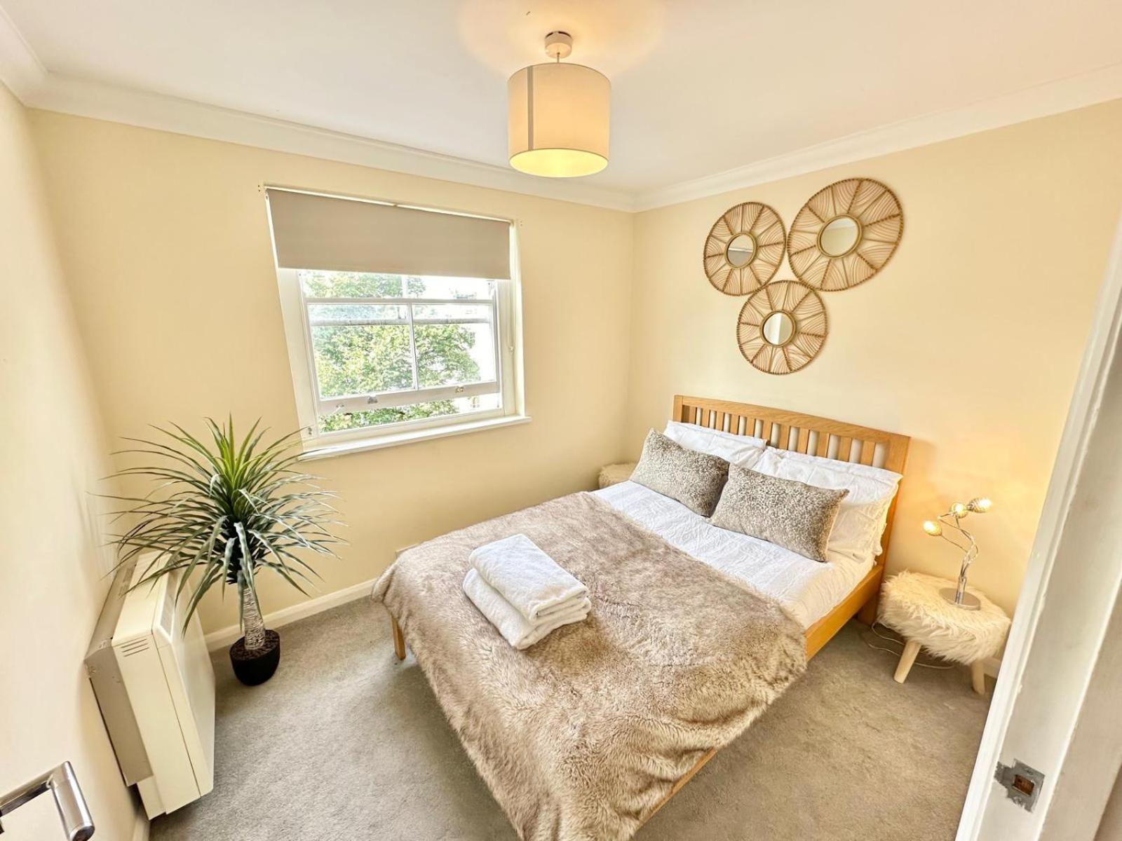 Central Beautiful Two Bedroom Londra