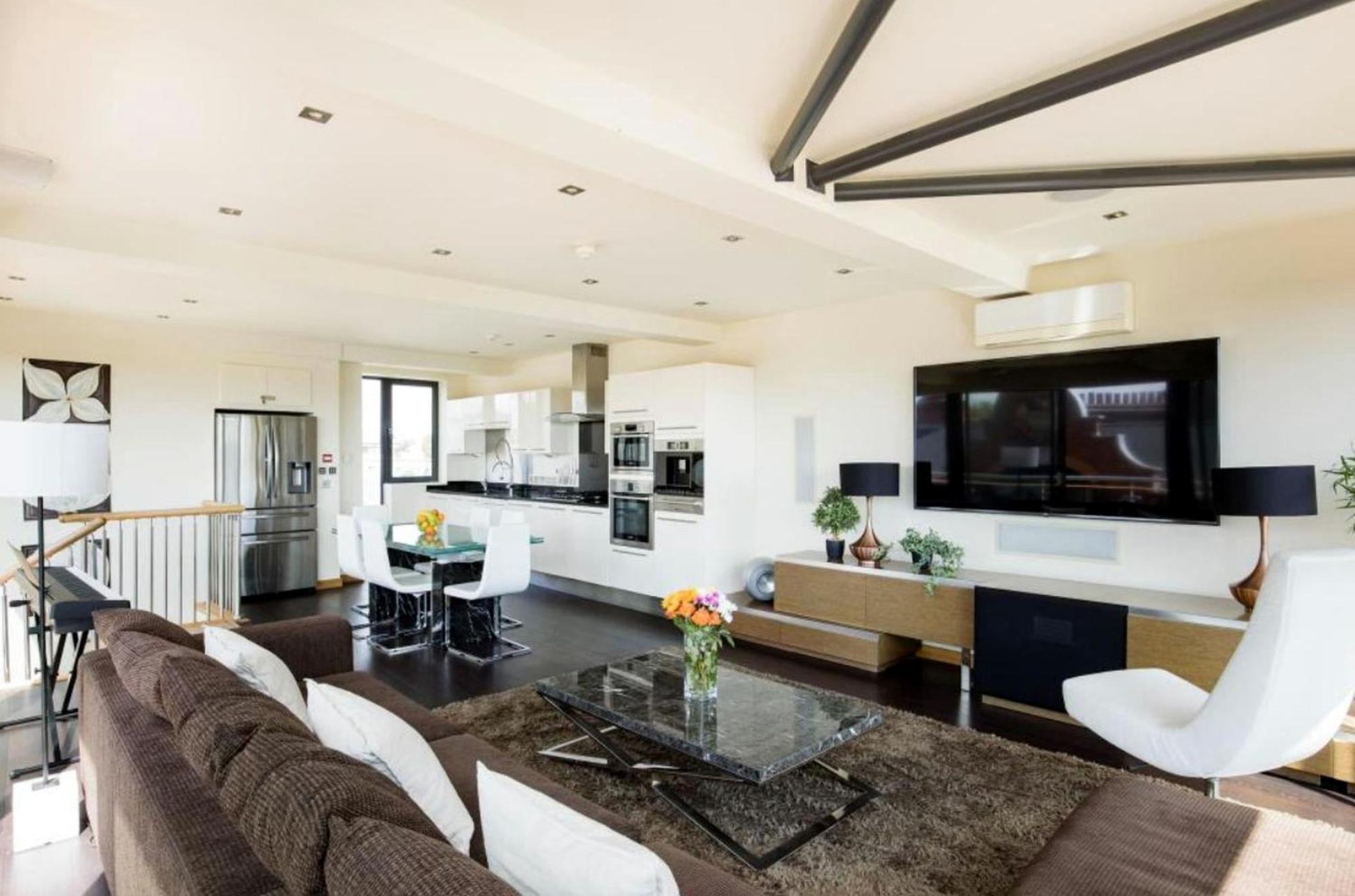 Spectacular 4 Bedroom * London