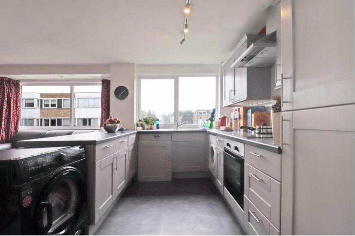 Spacious Wanstead Apartment- Sleeps 4! Lejlighed London